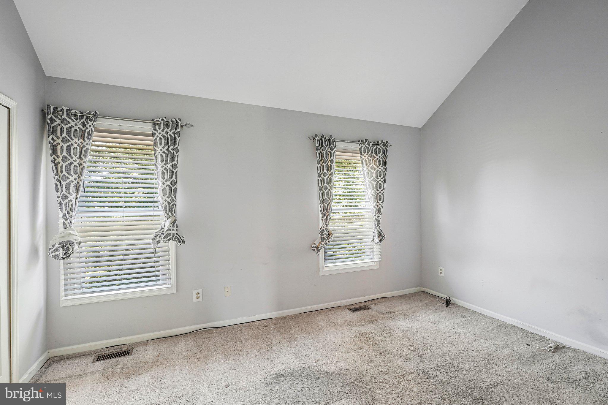 ASHBURN VILLAGE - Residential