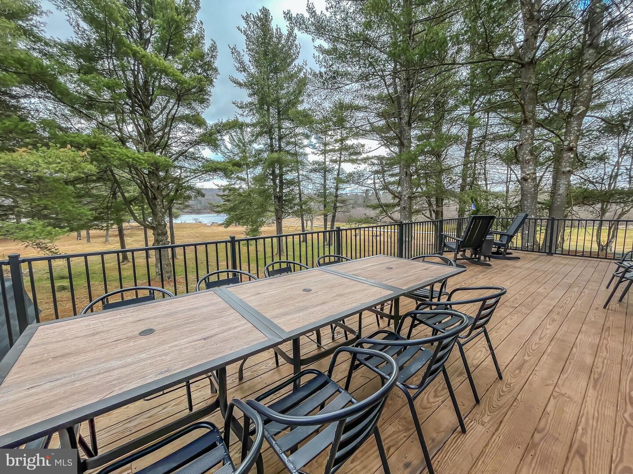 PARADISE POINT - Residential