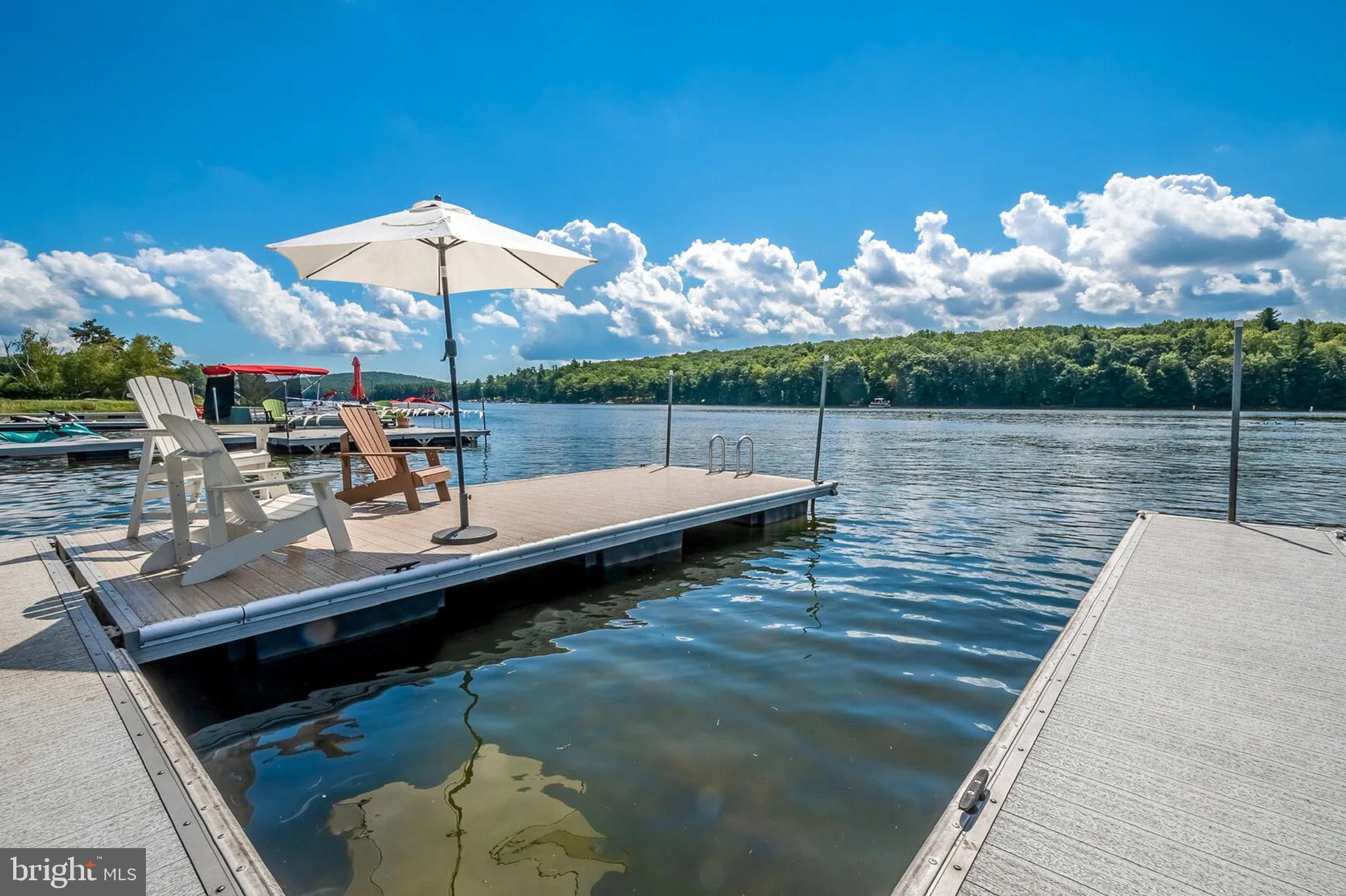 PARADISE POINT - Residential