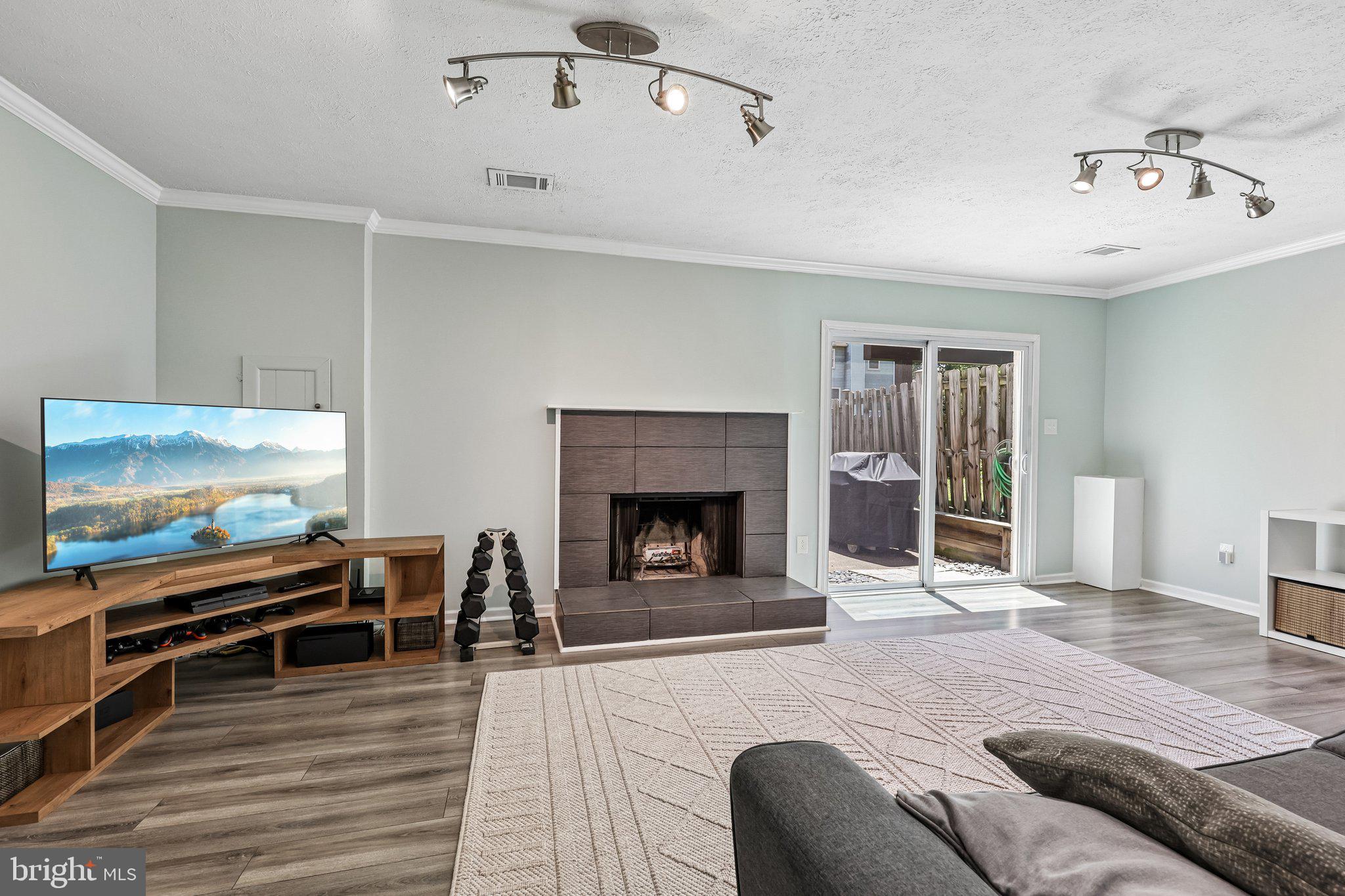 DUNN LORING VILLAGE - Residential