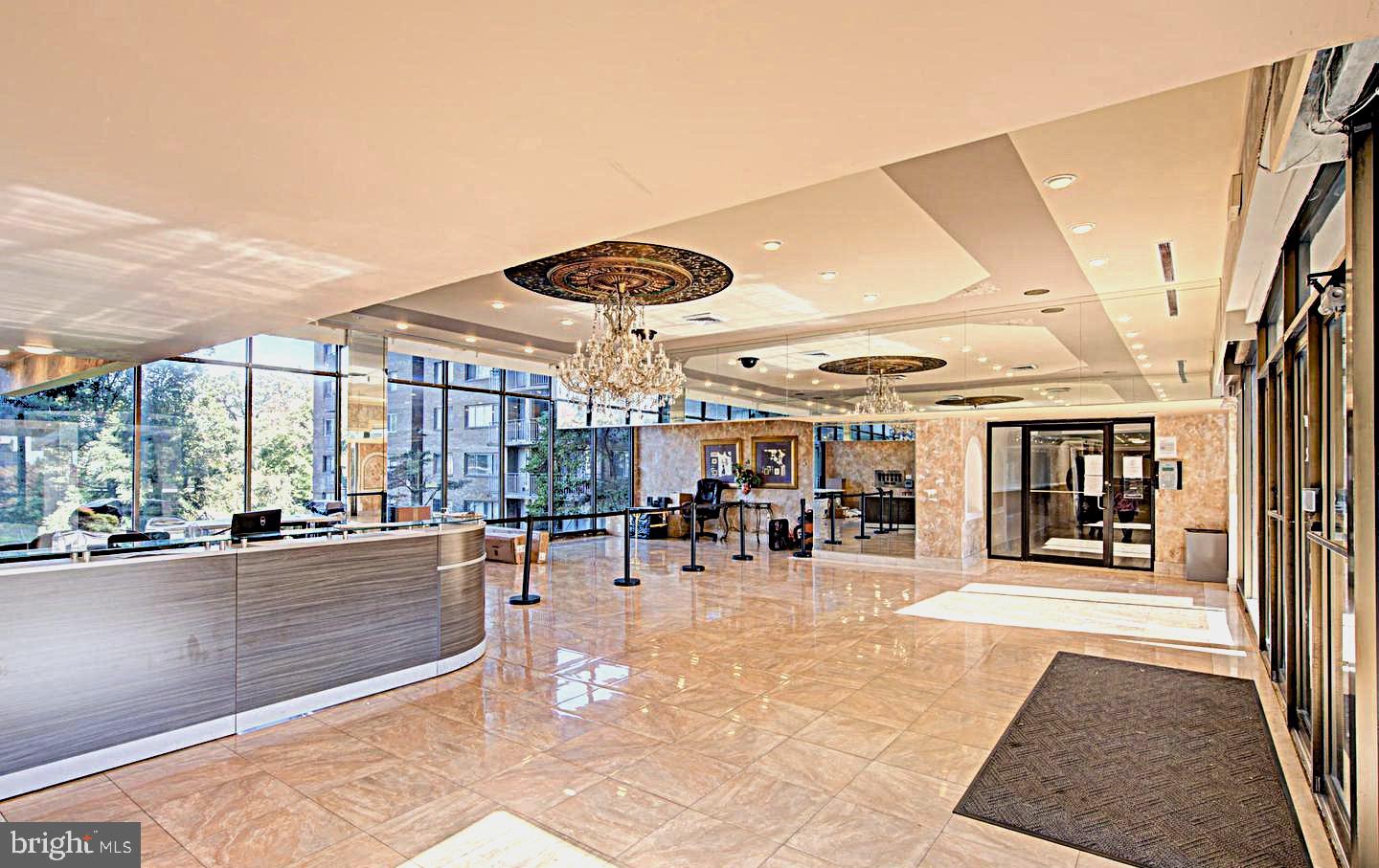 PRESIDENTIAL TOWERS - Residential