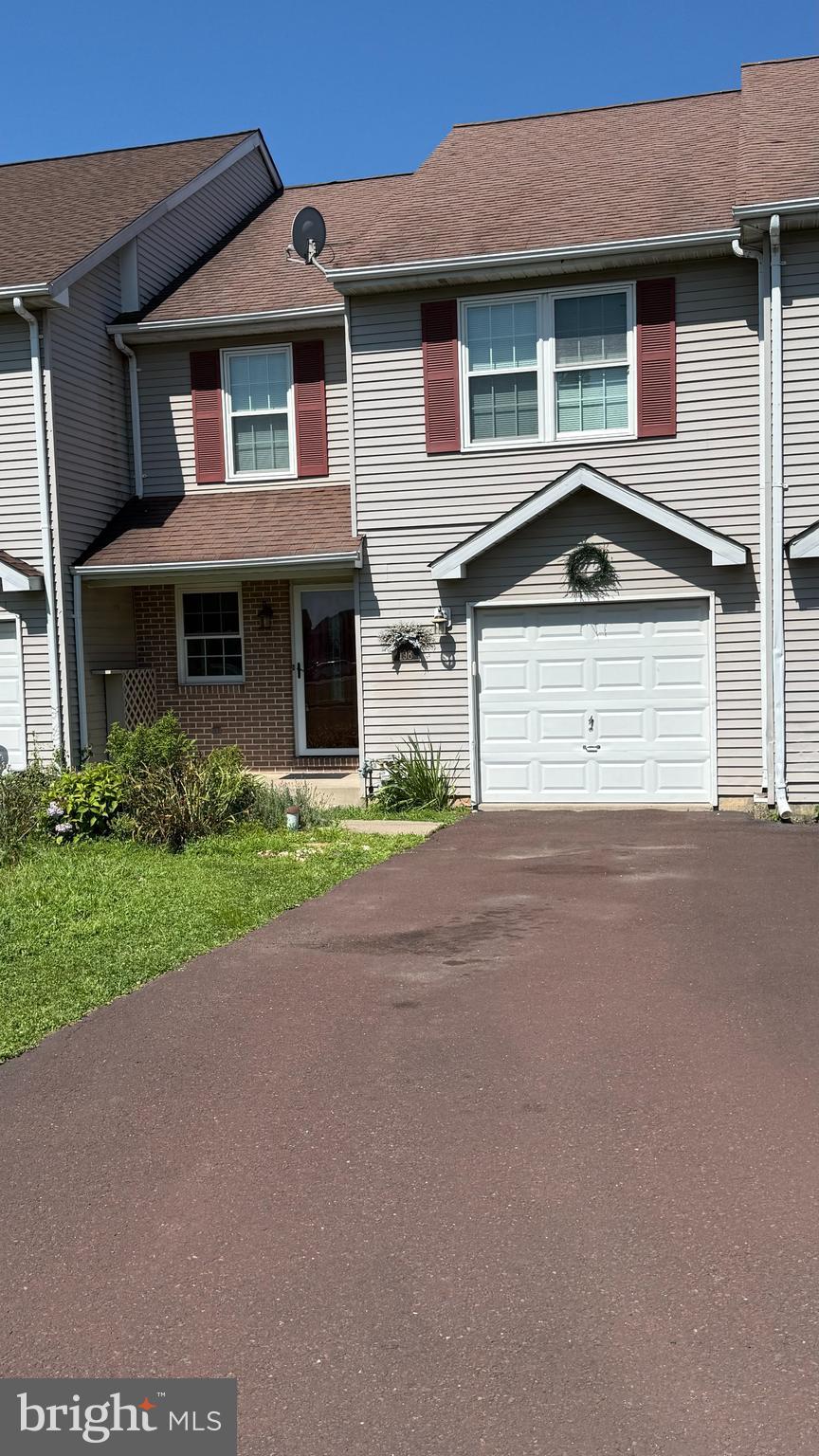 STRAWBERRY FIELDS - Residential