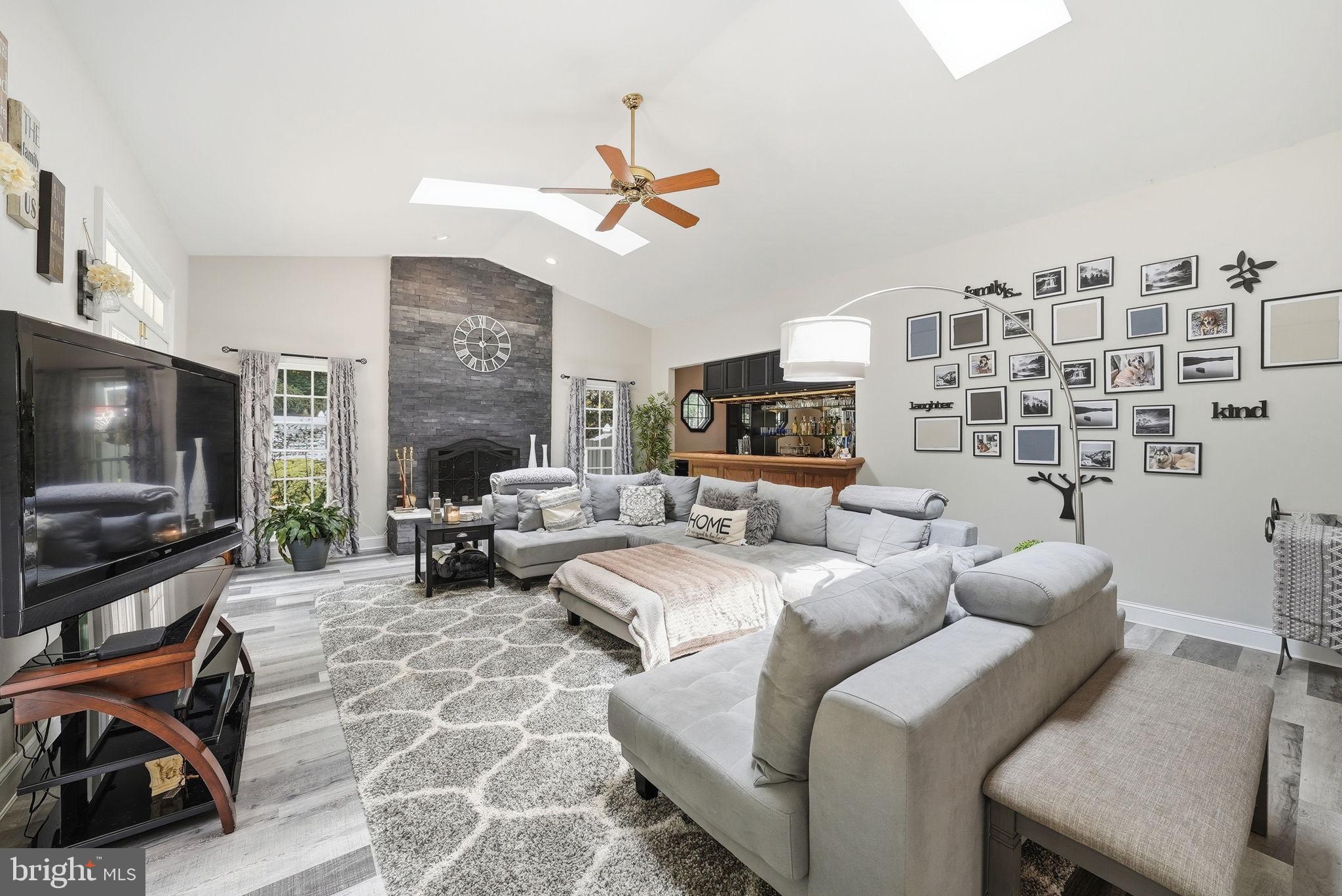 HAMPTON ACRES - Residential