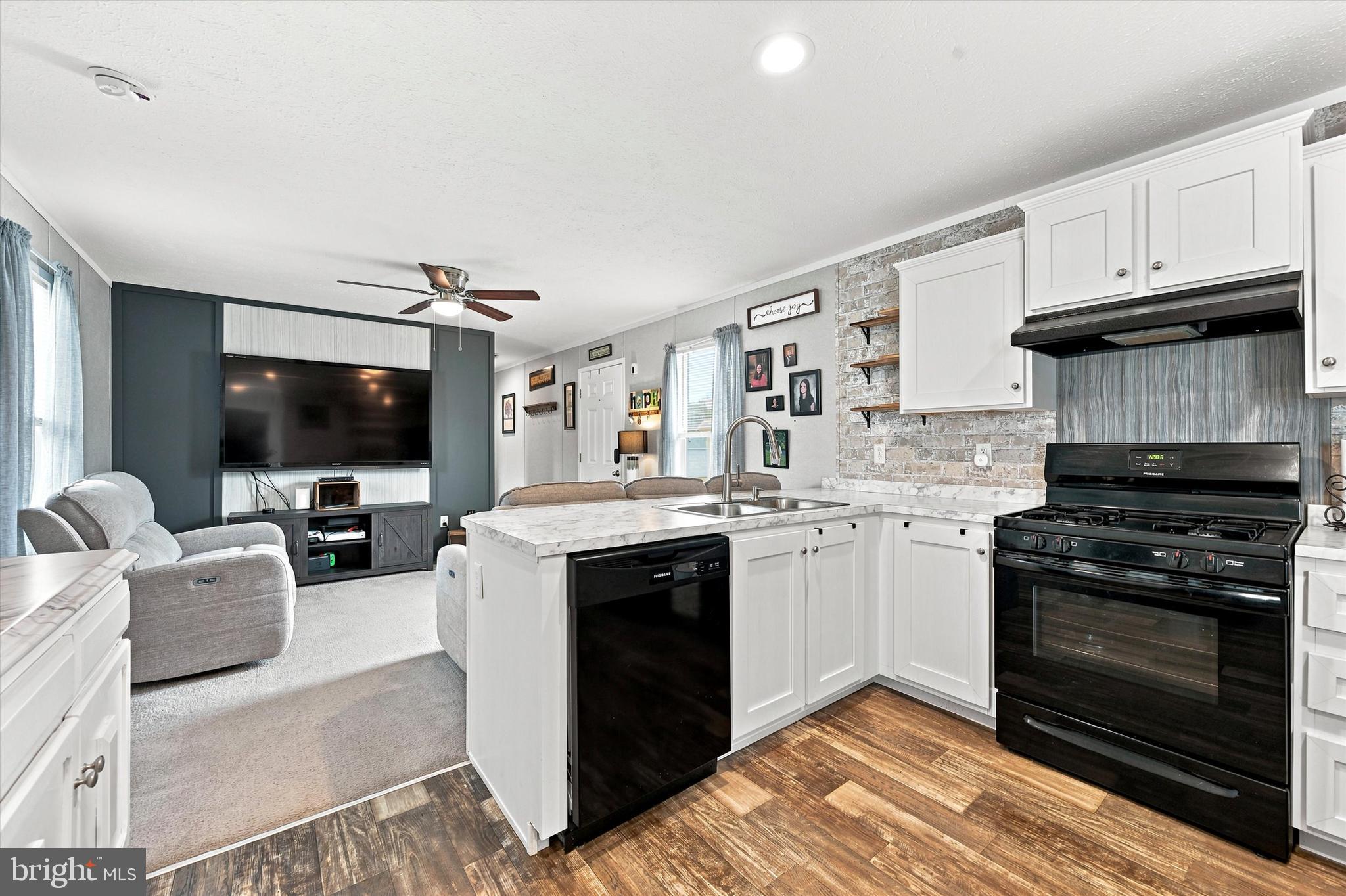 HIDDEN VALLEY ESTATES - Residential