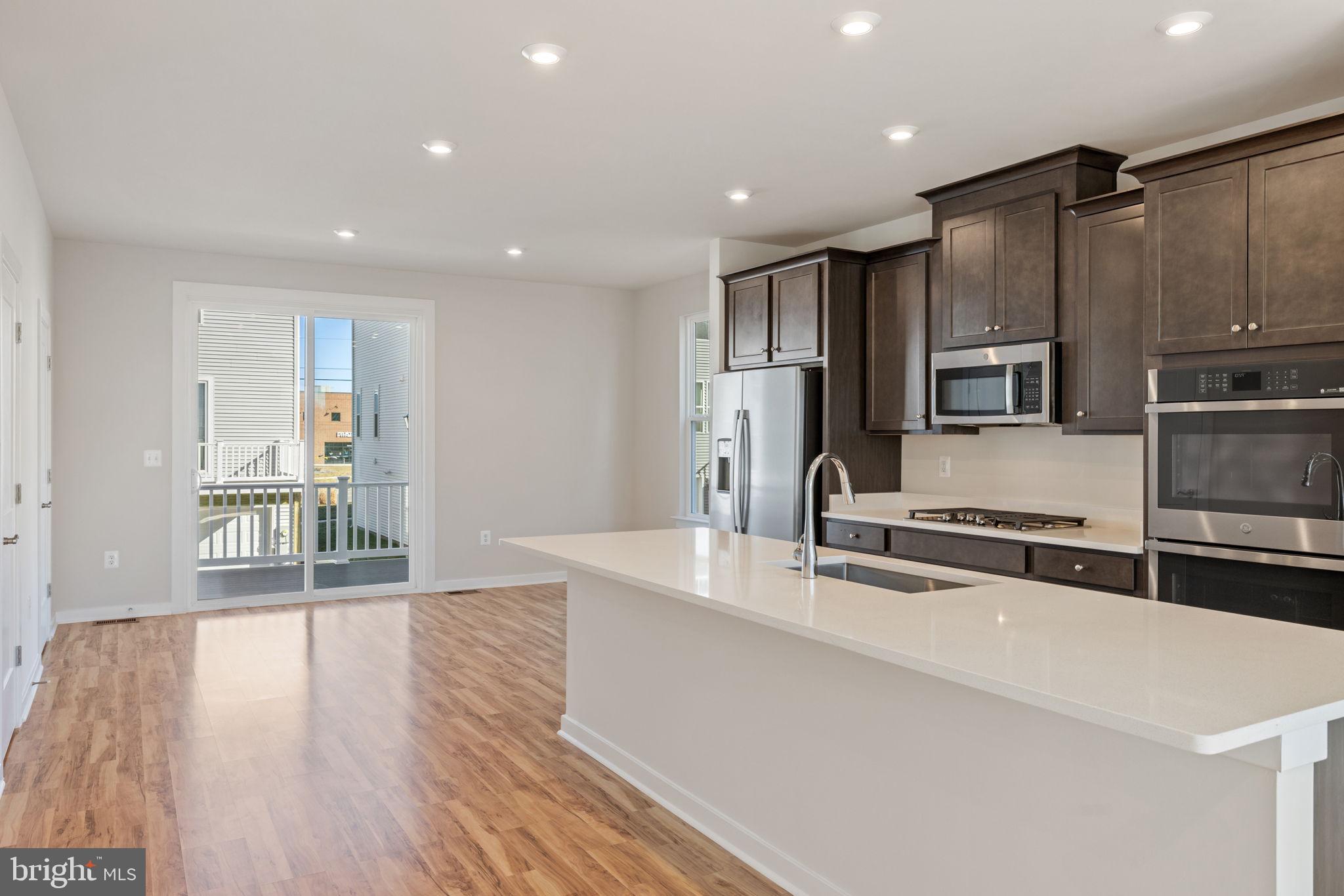ARCOLA TOWN CENTER - Residential