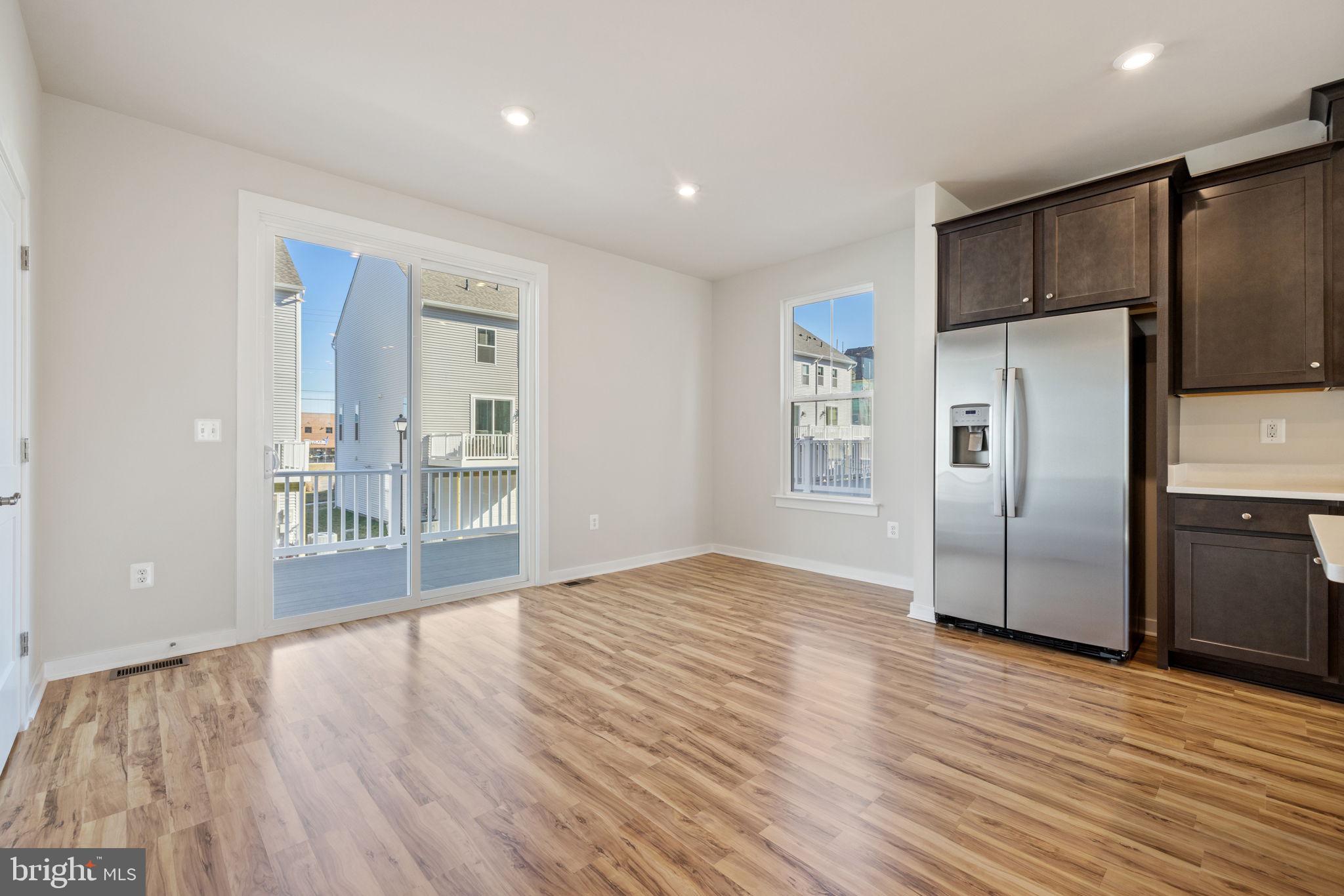 ARCOLA TOWN CENTER - Residential