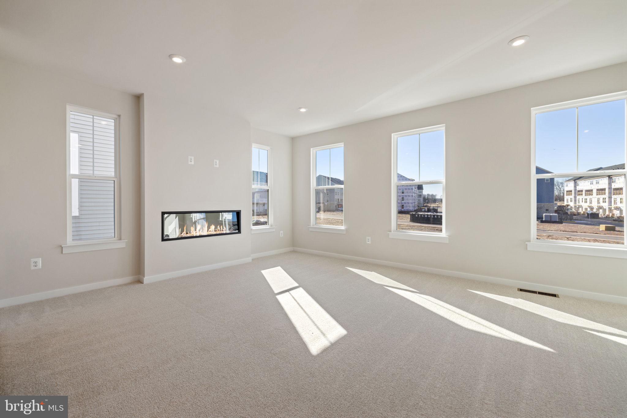 ARCOLA TOWN CENTER - Residential