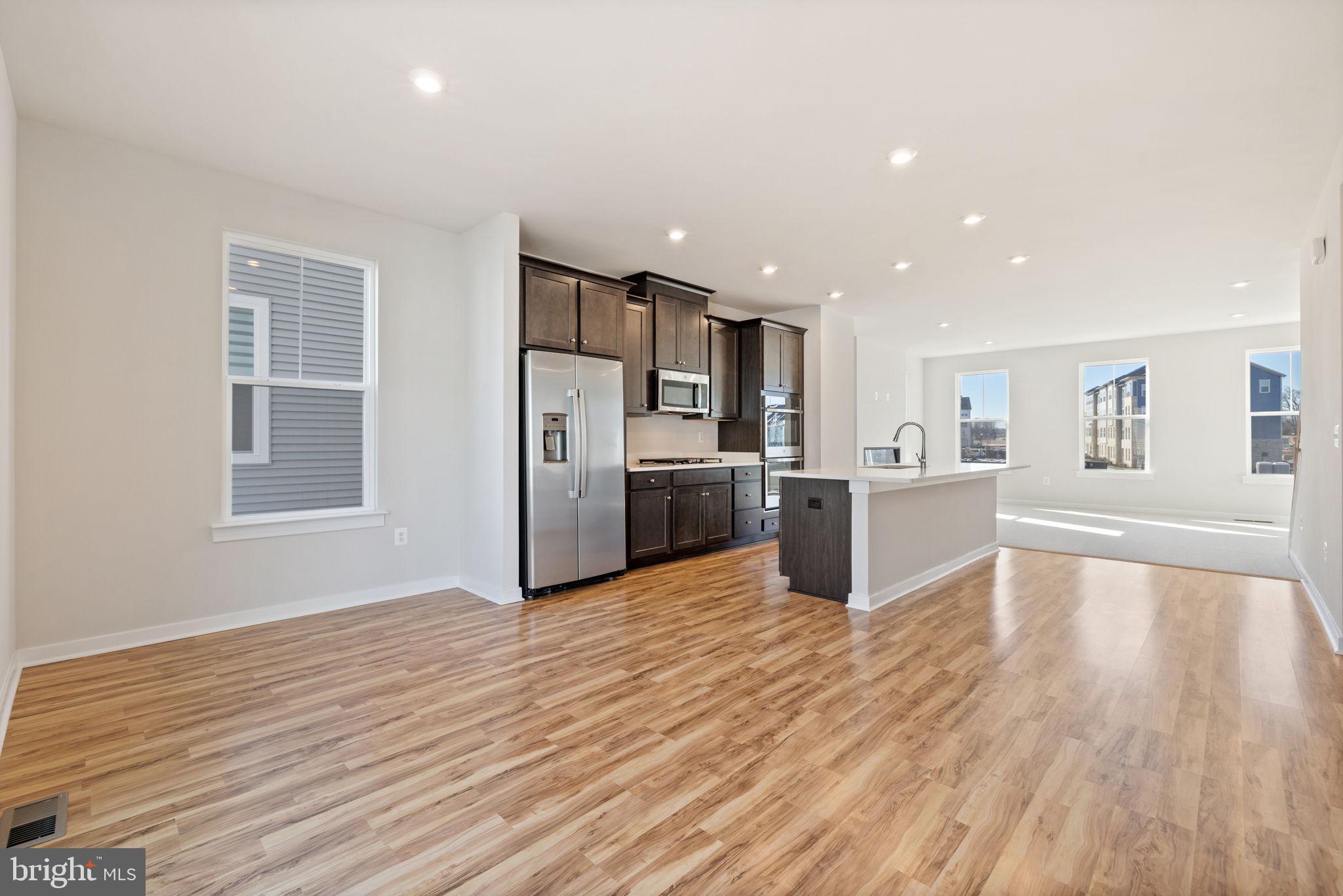 ARCOLA TOWN CENTER - Residential