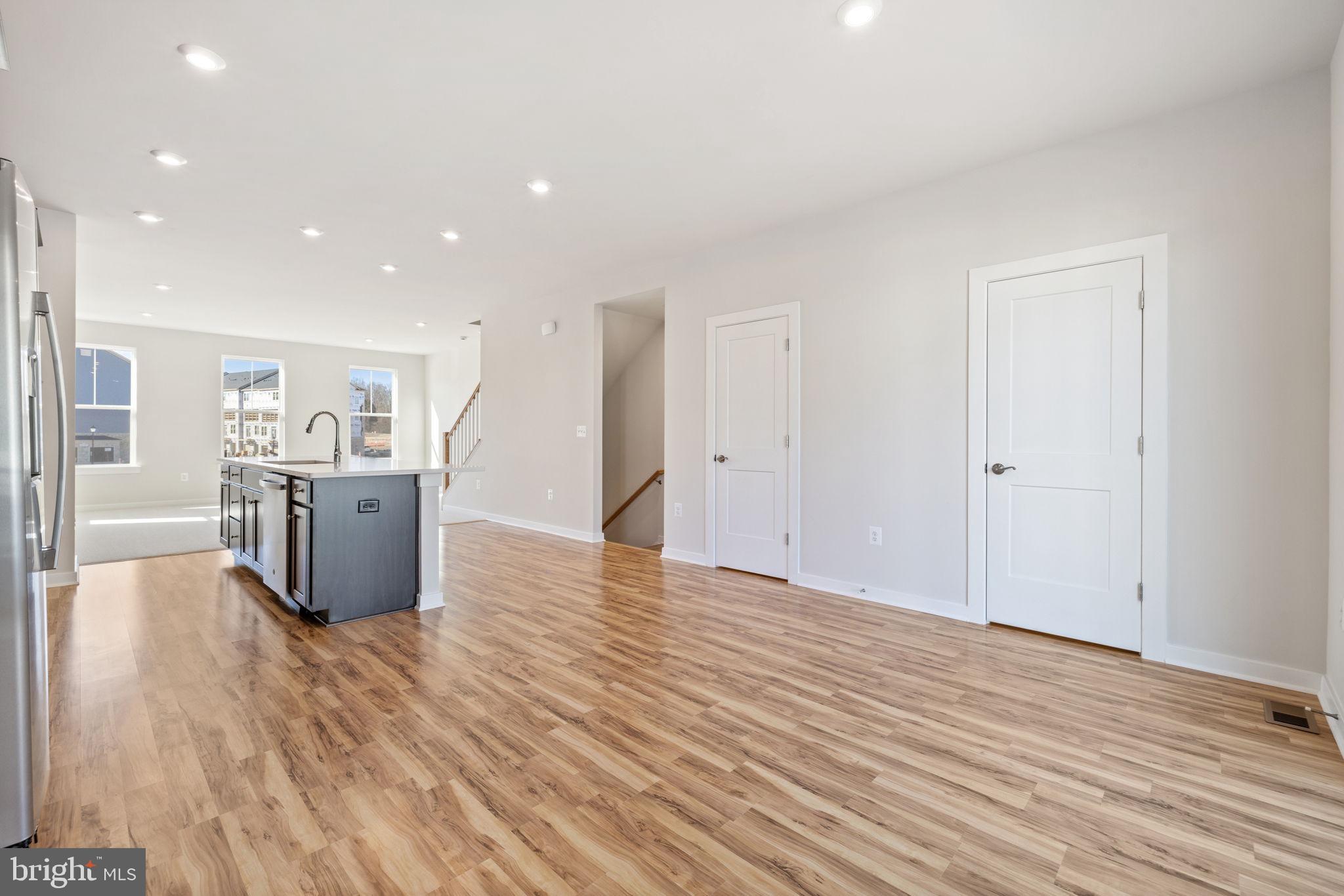 ARCOLA TOWN CENTER - Residential