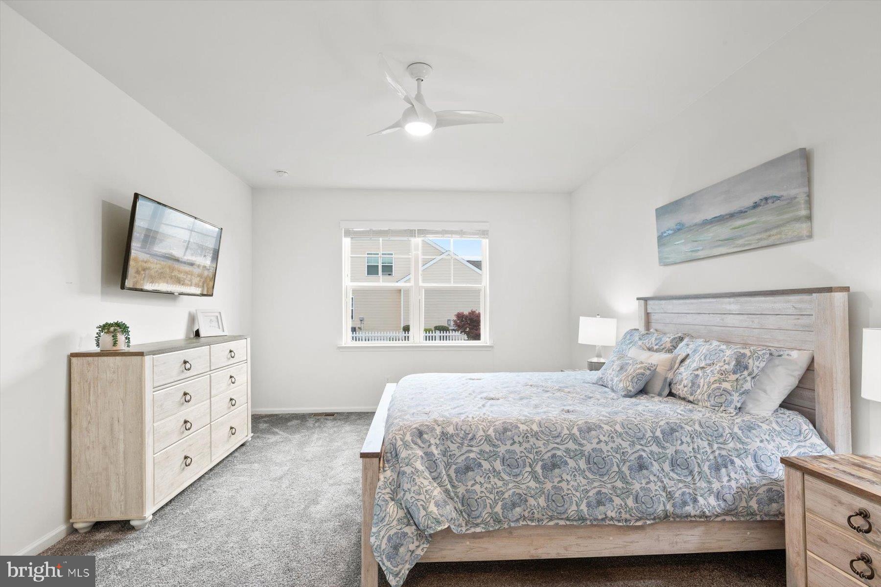 PELICAN POINT - Residential