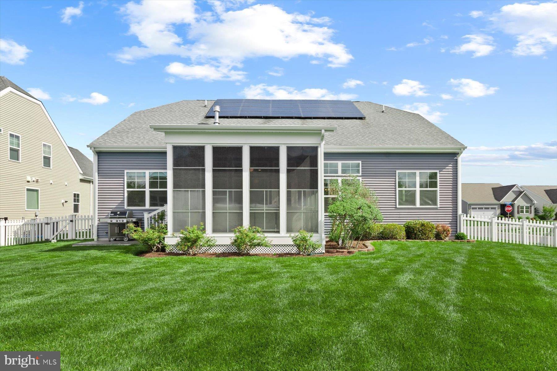 PELICAN POINT - Residential