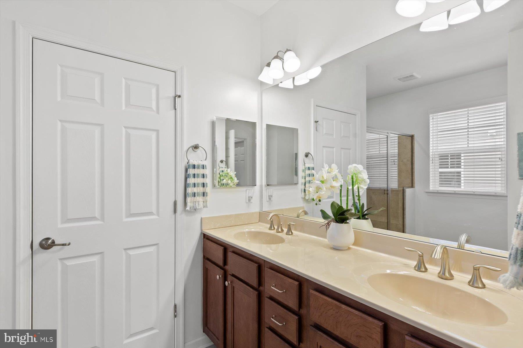PELICAN POINT - Residential