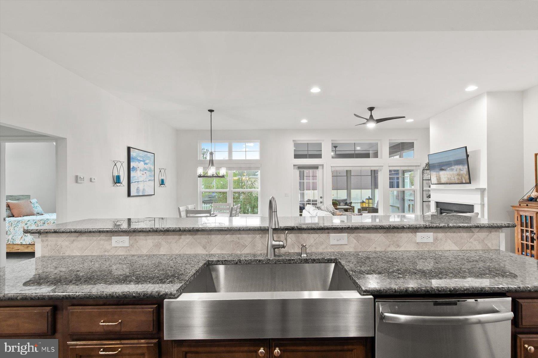 PELICAN POINT - Residential
