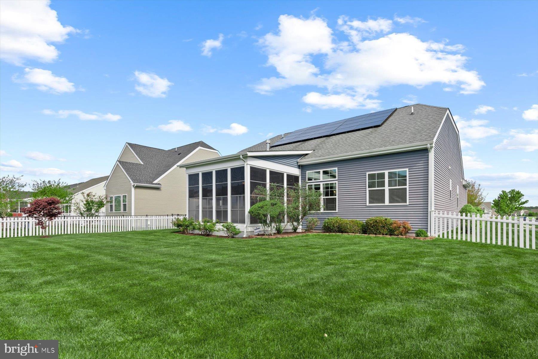 PELICAN POINT - Residential
