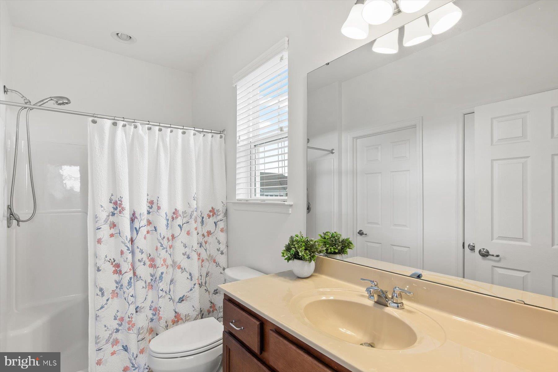 PELICAN POINT - Residential