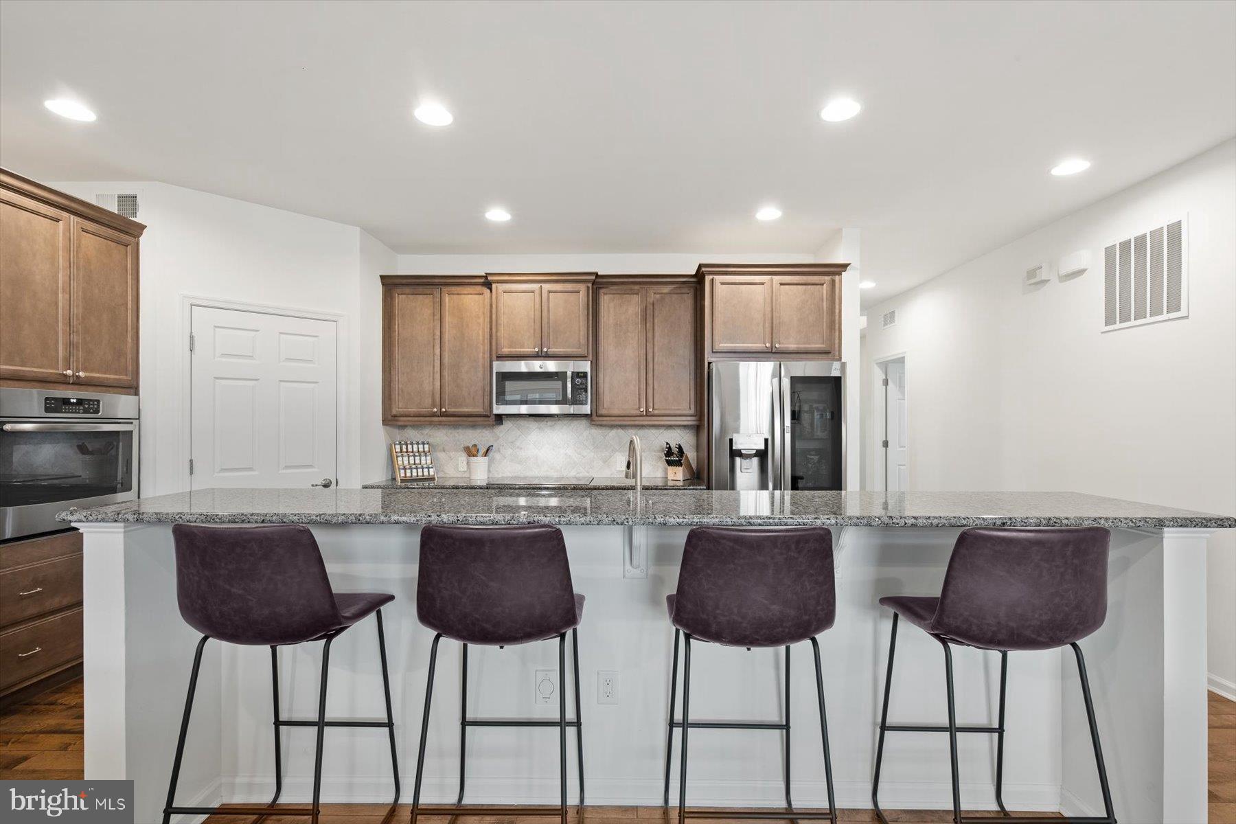PELICAN POINT - Residential