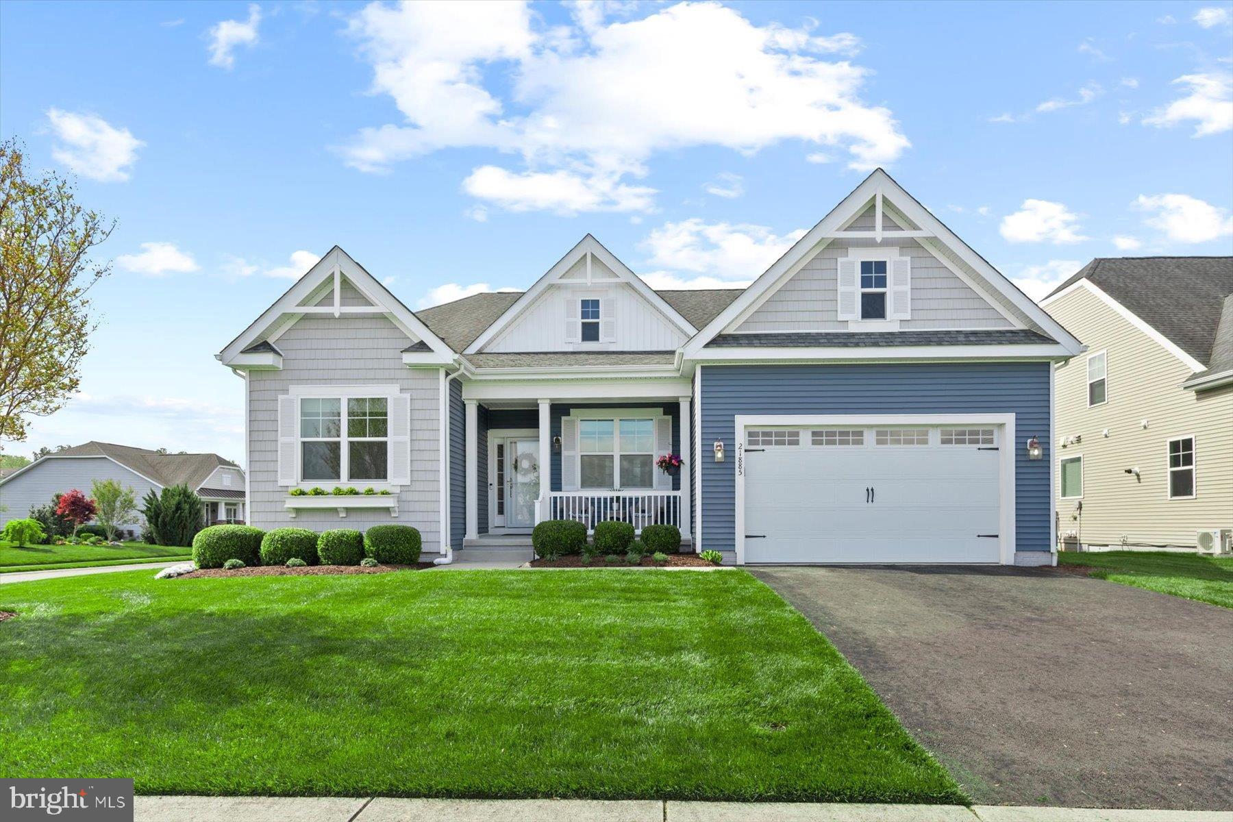 PELICAN POINT - Residential