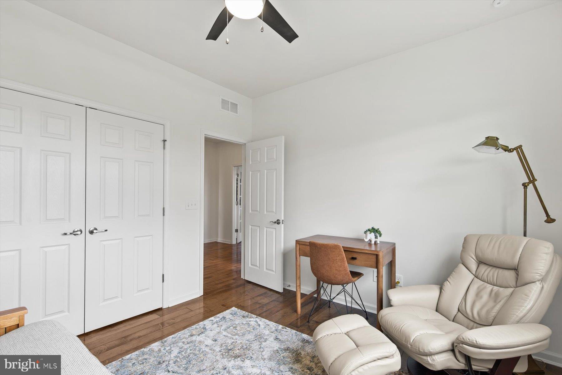PELICAN POINT - Residential