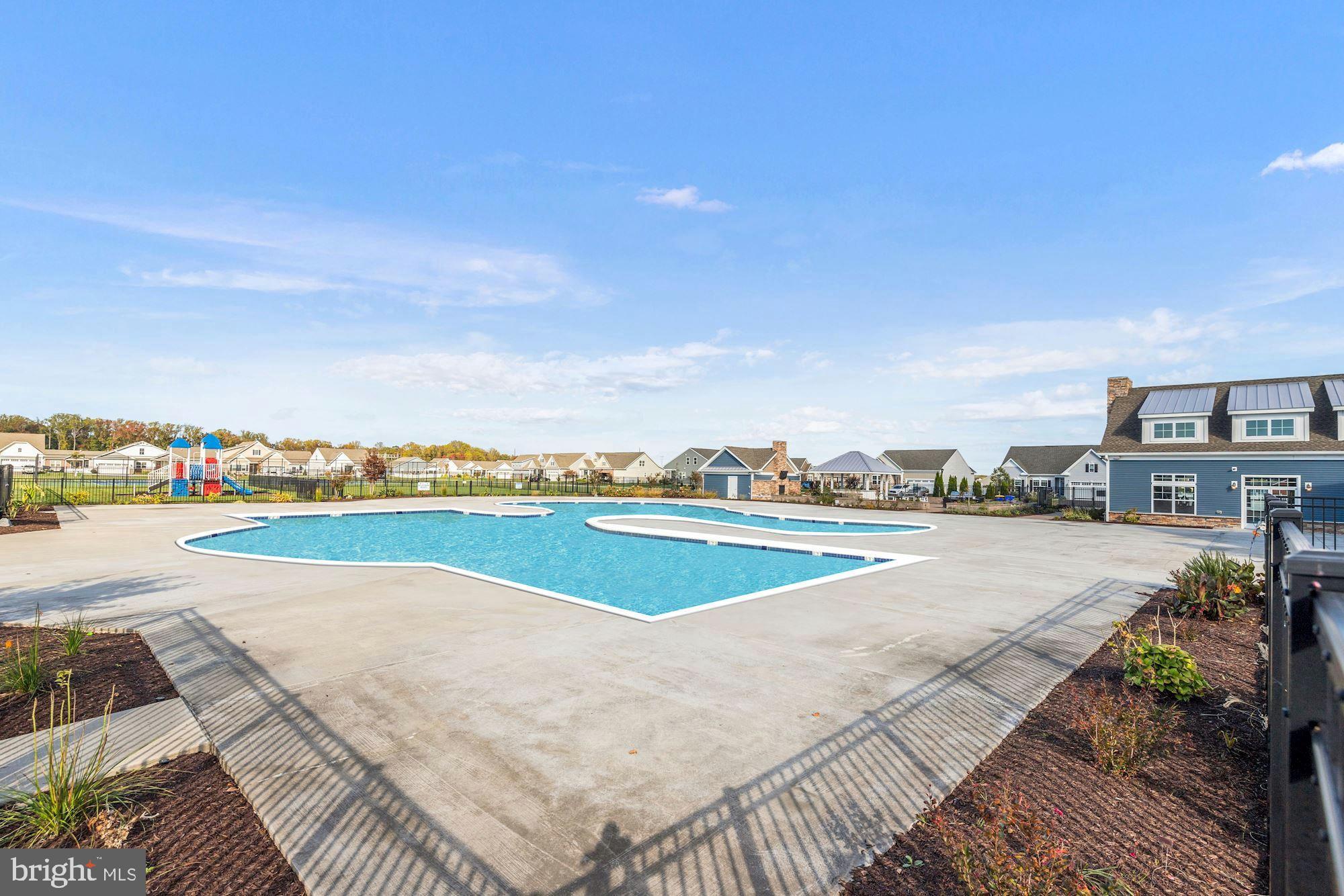 PELICAN POINT - Residential