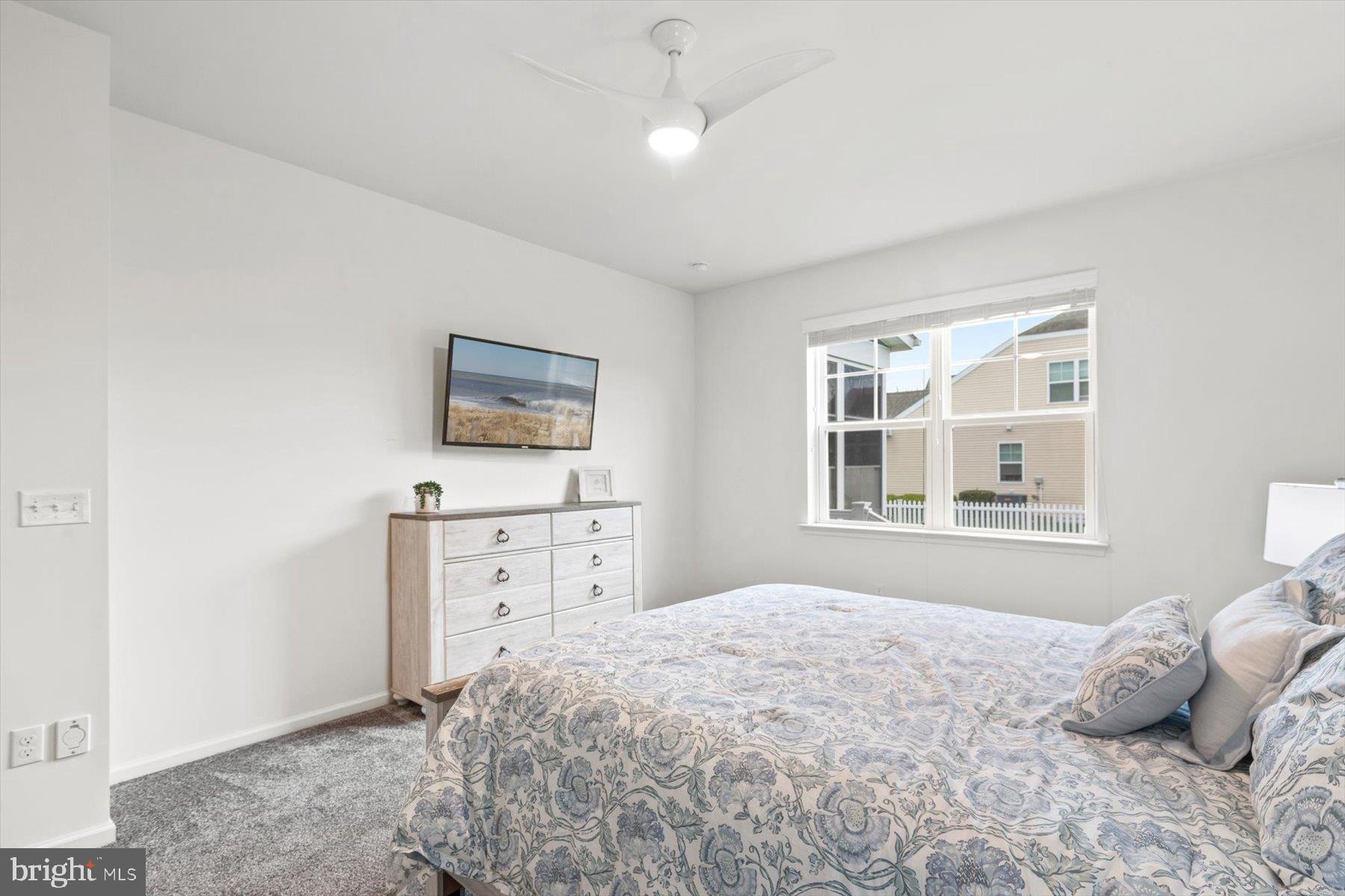 PELICAN POINT - Residential