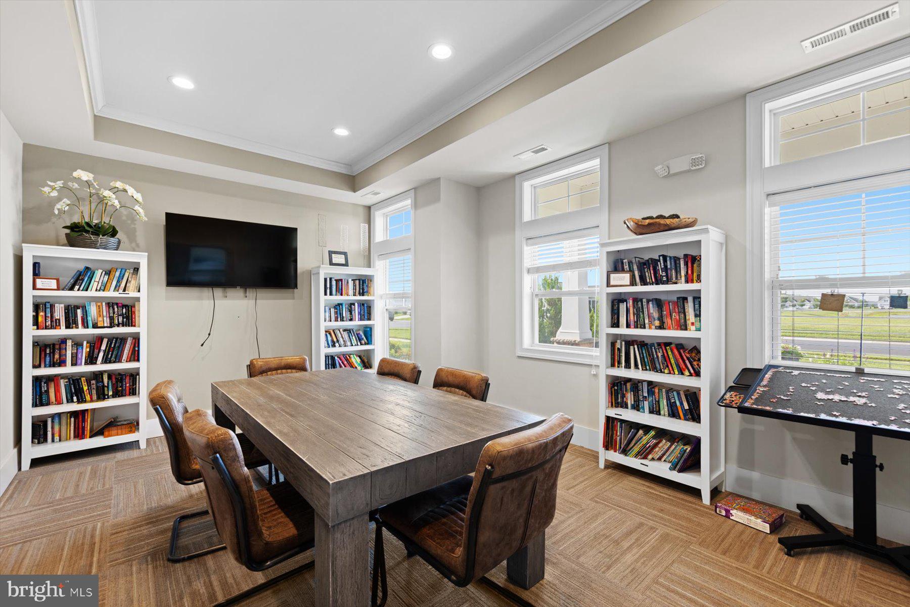 PELICAN POINT - Residential