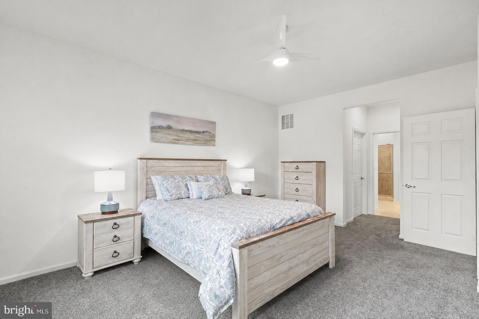 PELICAN POINT - Residential