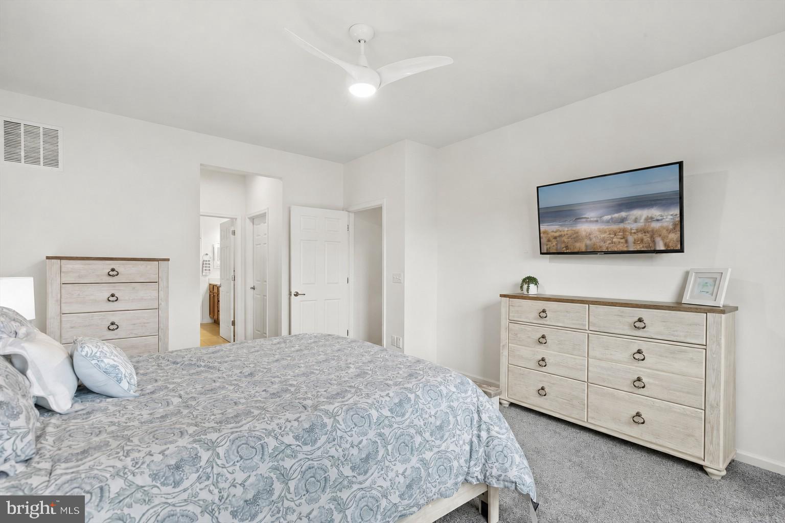 PELICAN POINT - Residential