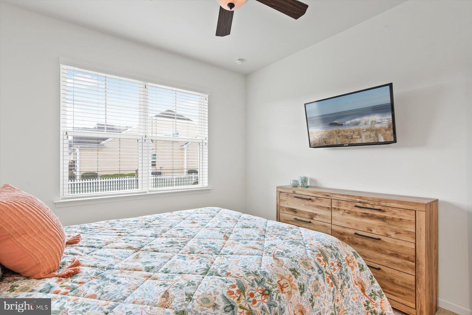 PELICAN POINT - Residential