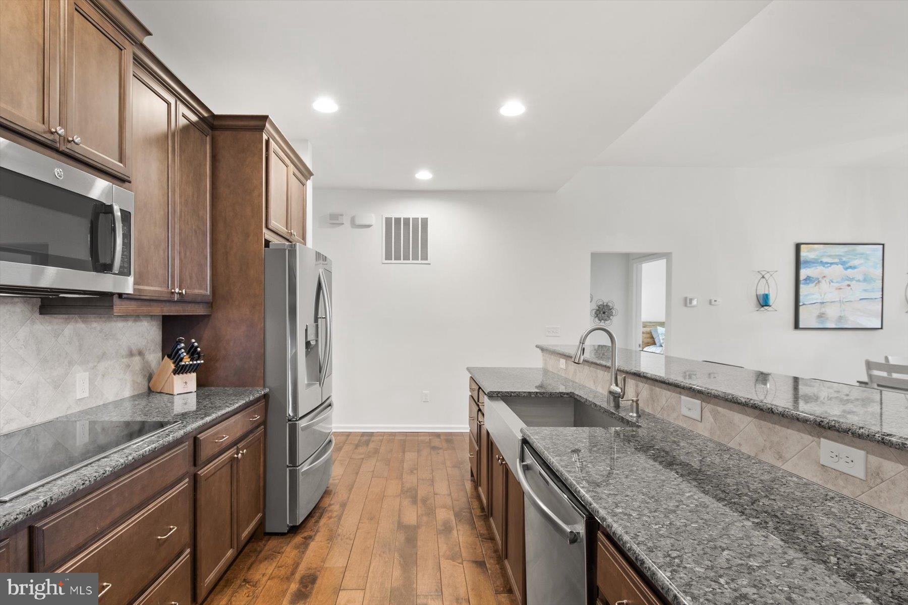 PELICAN POINT - Residential