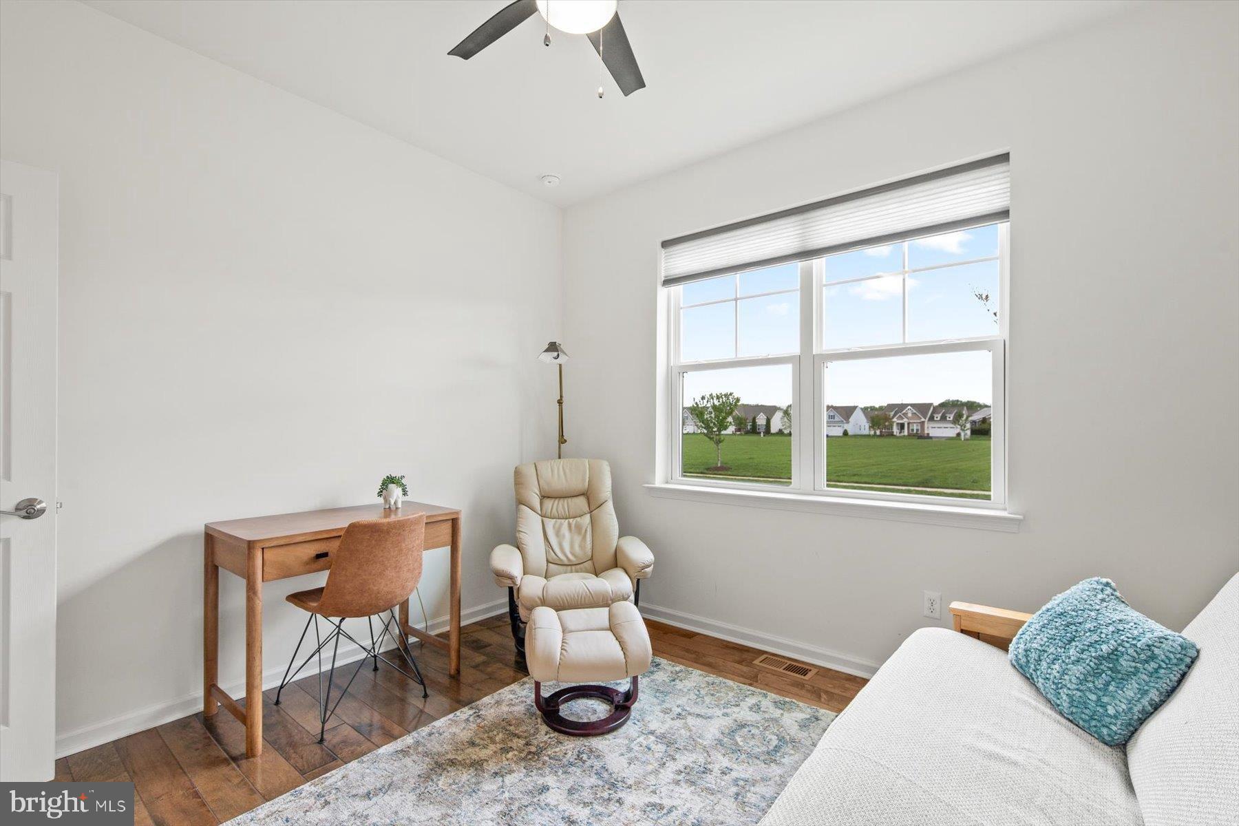 PELICAN POINT - Residential