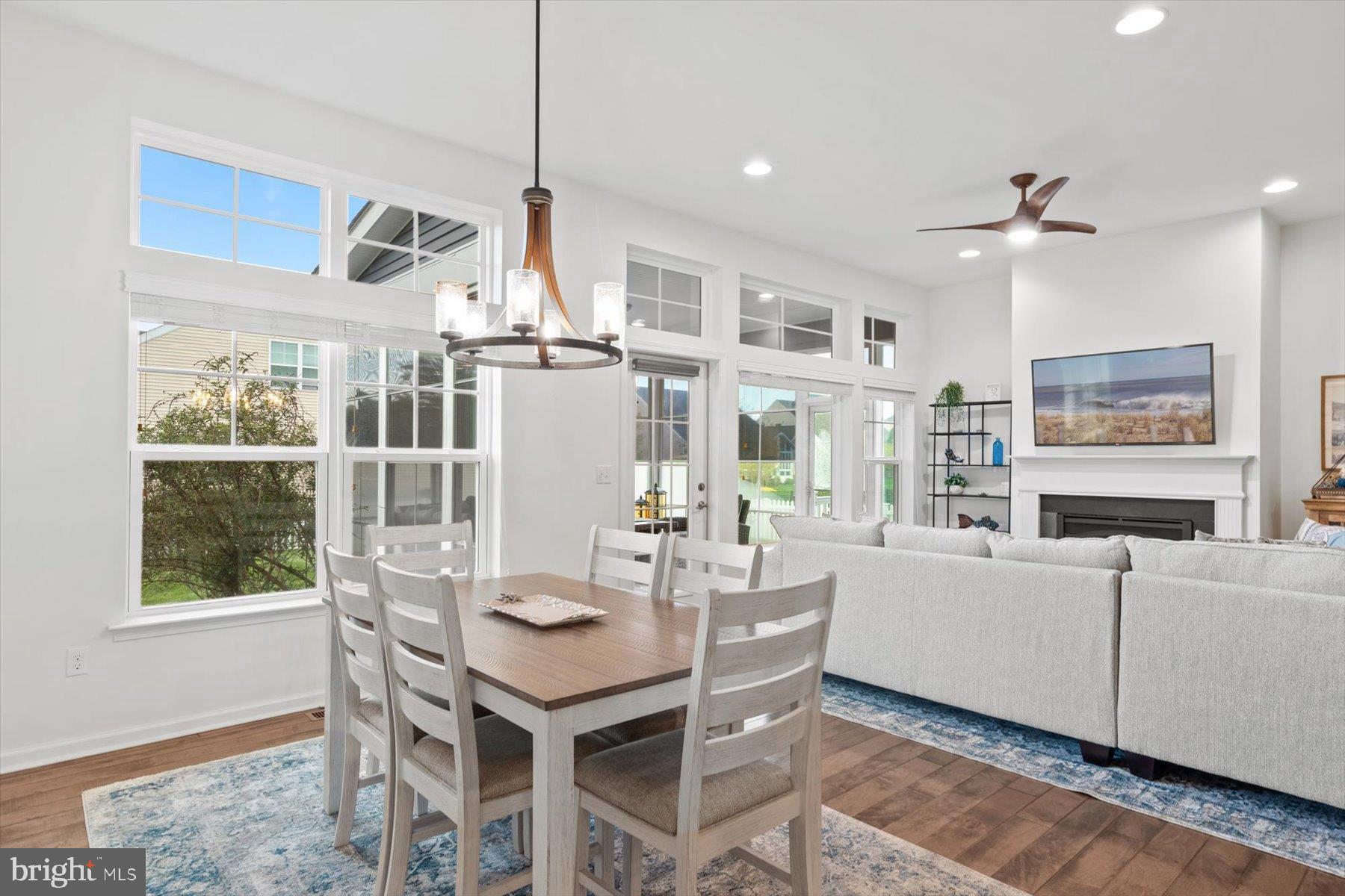 PELICAN POINT - Residential