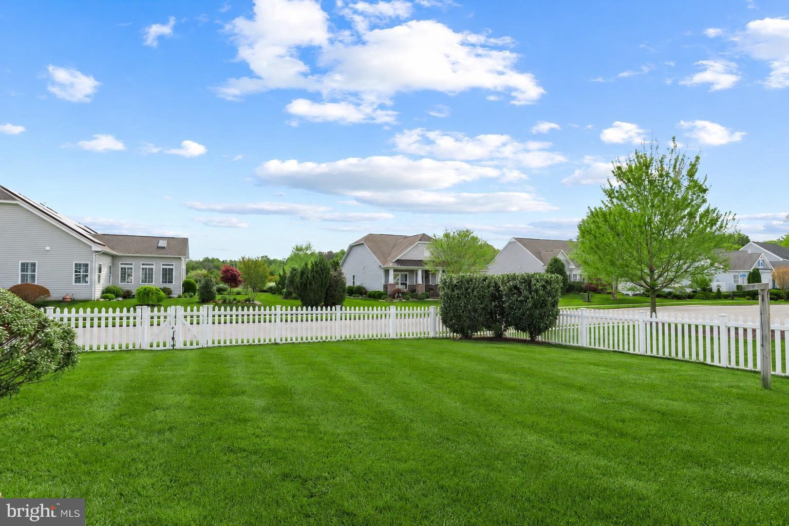 PELICAN POINT - Residential