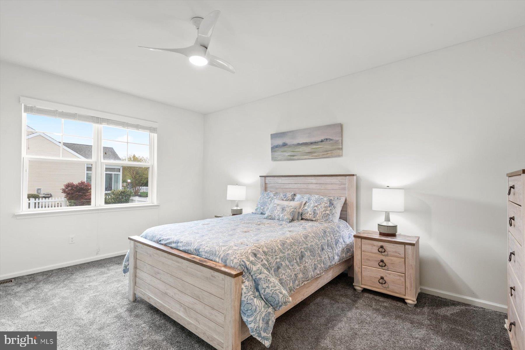 PELICAN POINT - Residential