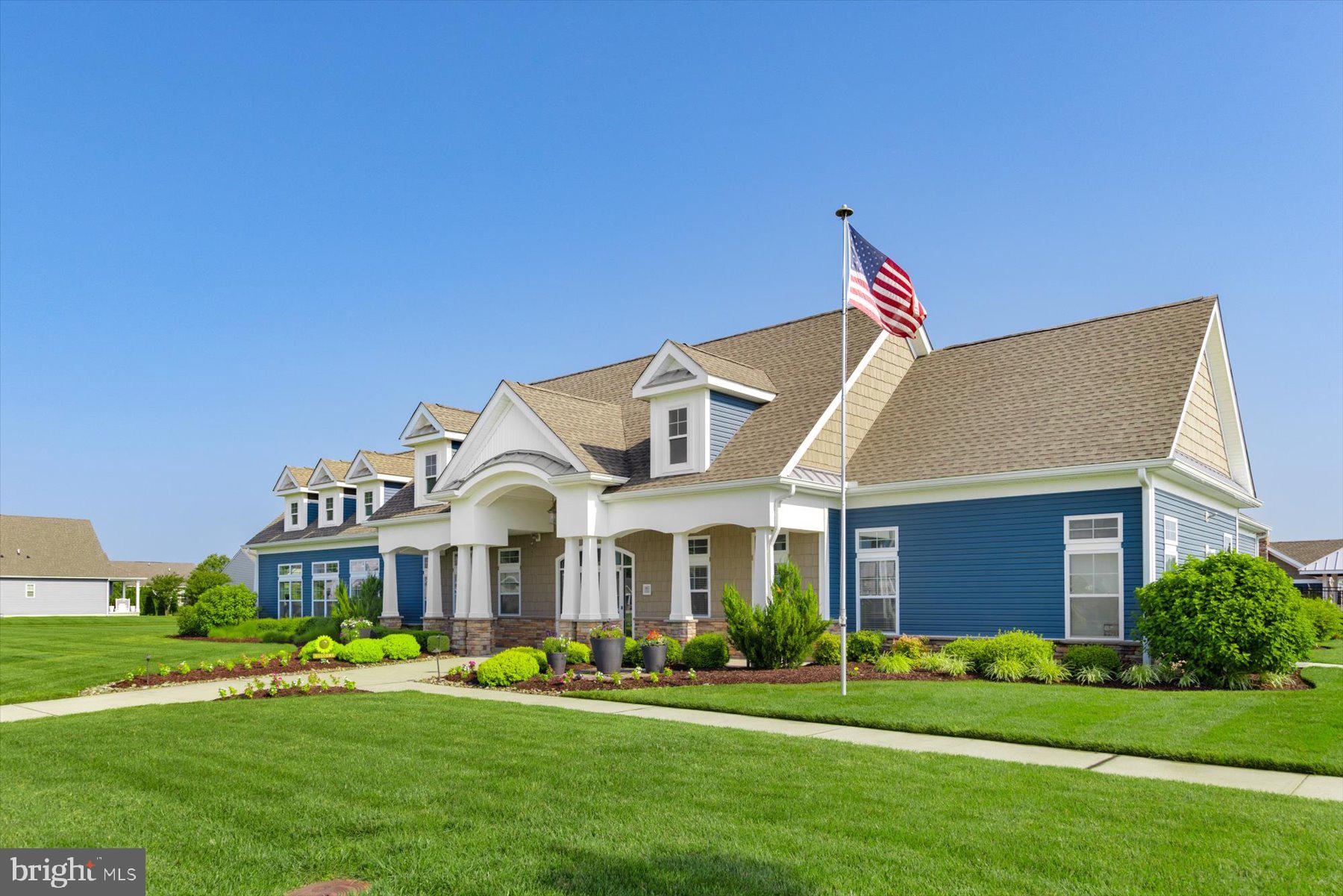 PELICAN POINT - Residential