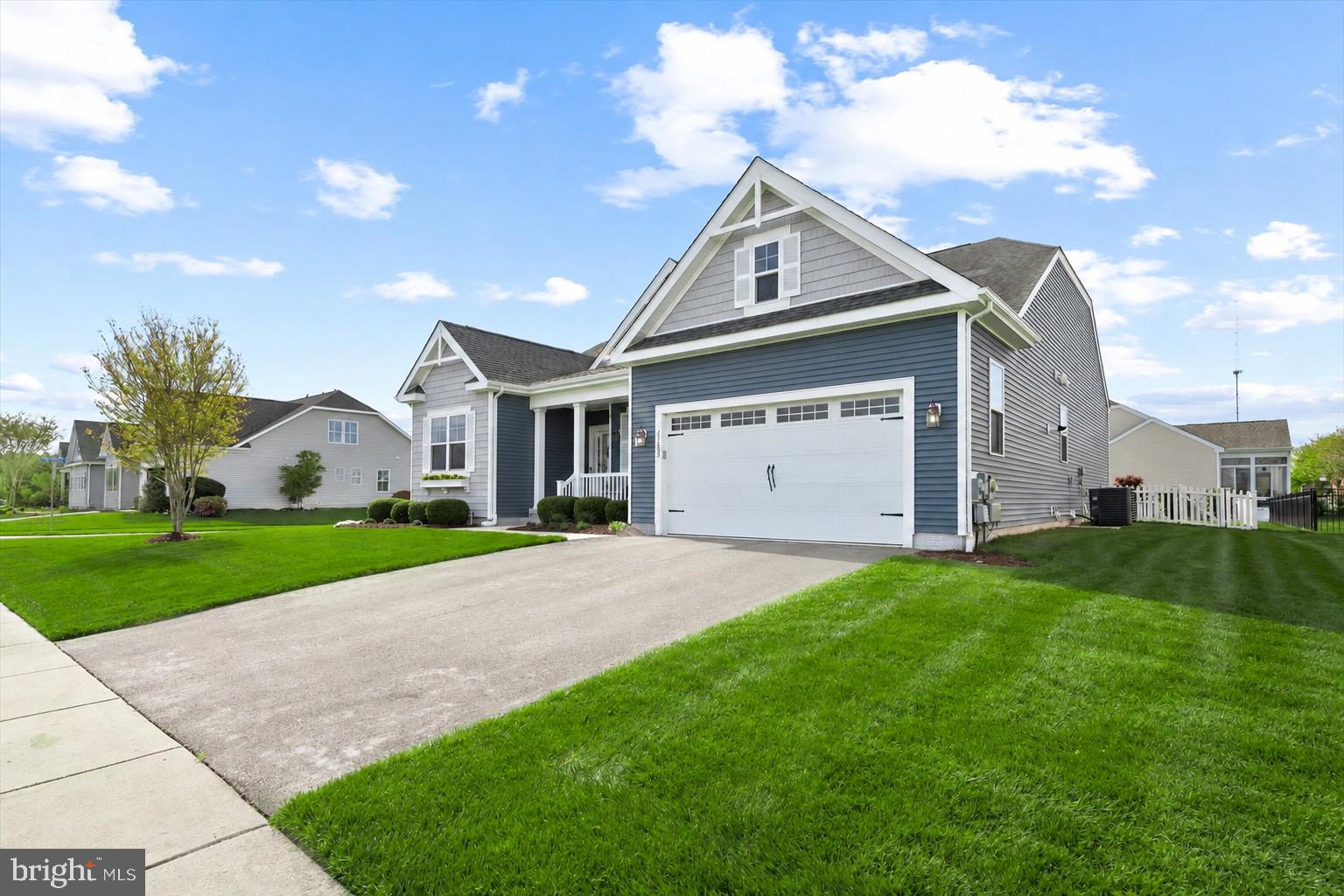 PELICAN POINT - Residential