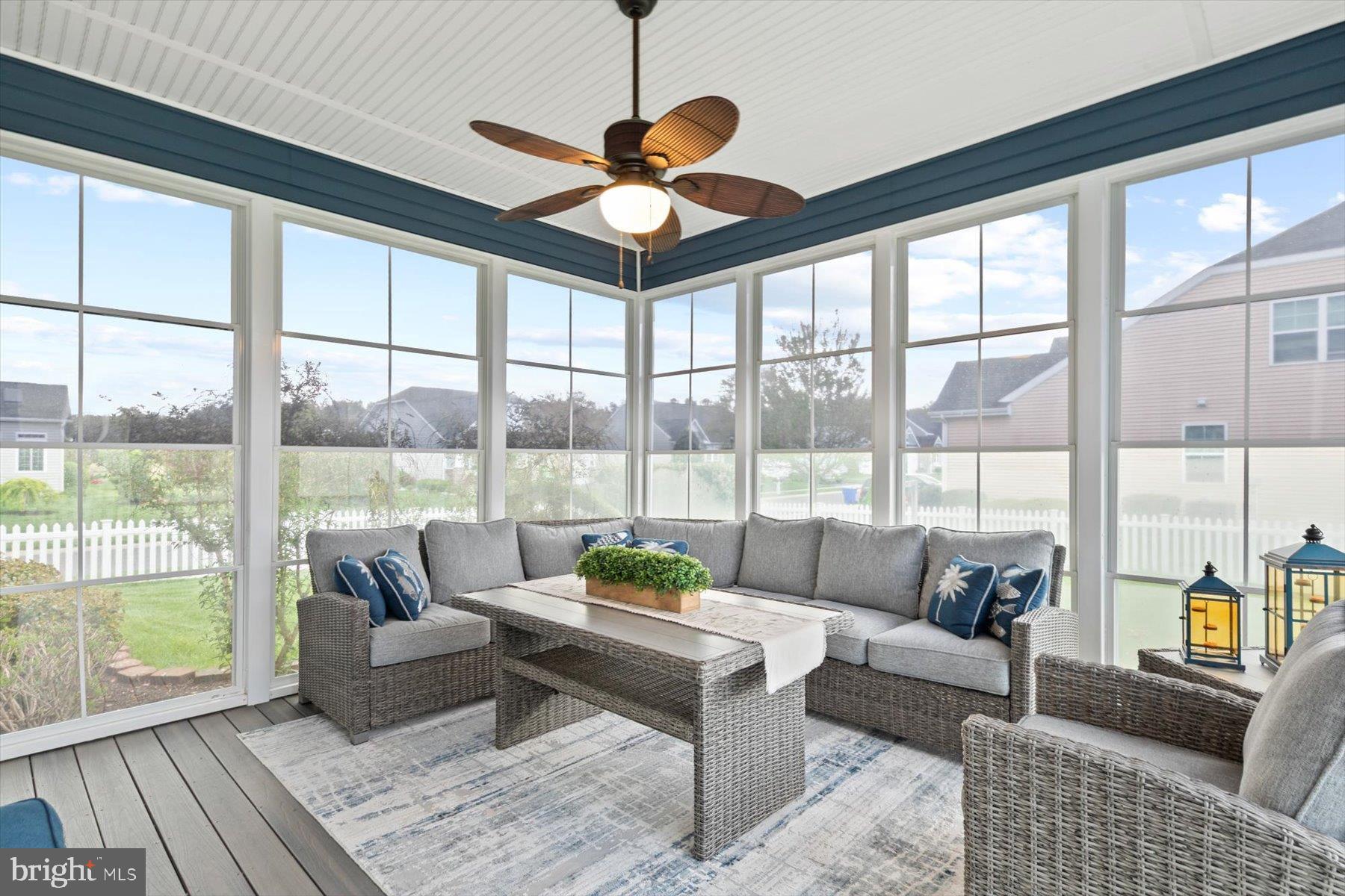 PELICAN POINT - Residential