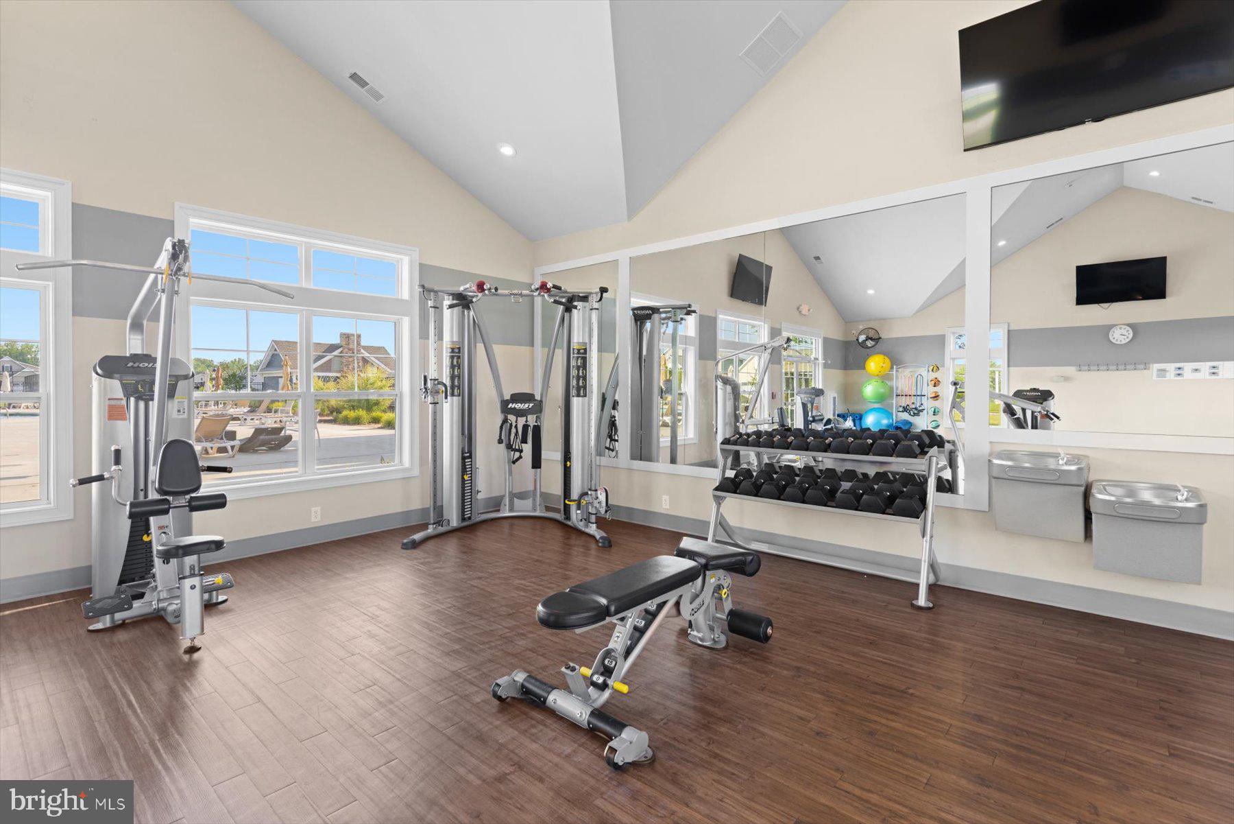 PELICAN POINT - Residential