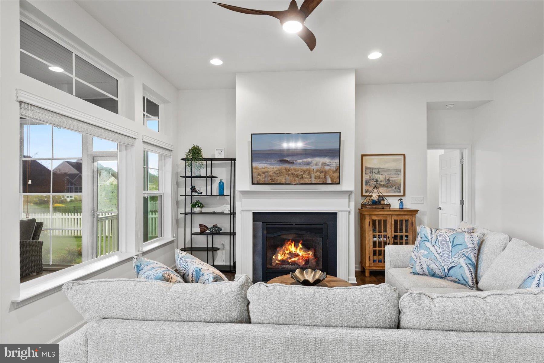 PELICAN POINT - Residential