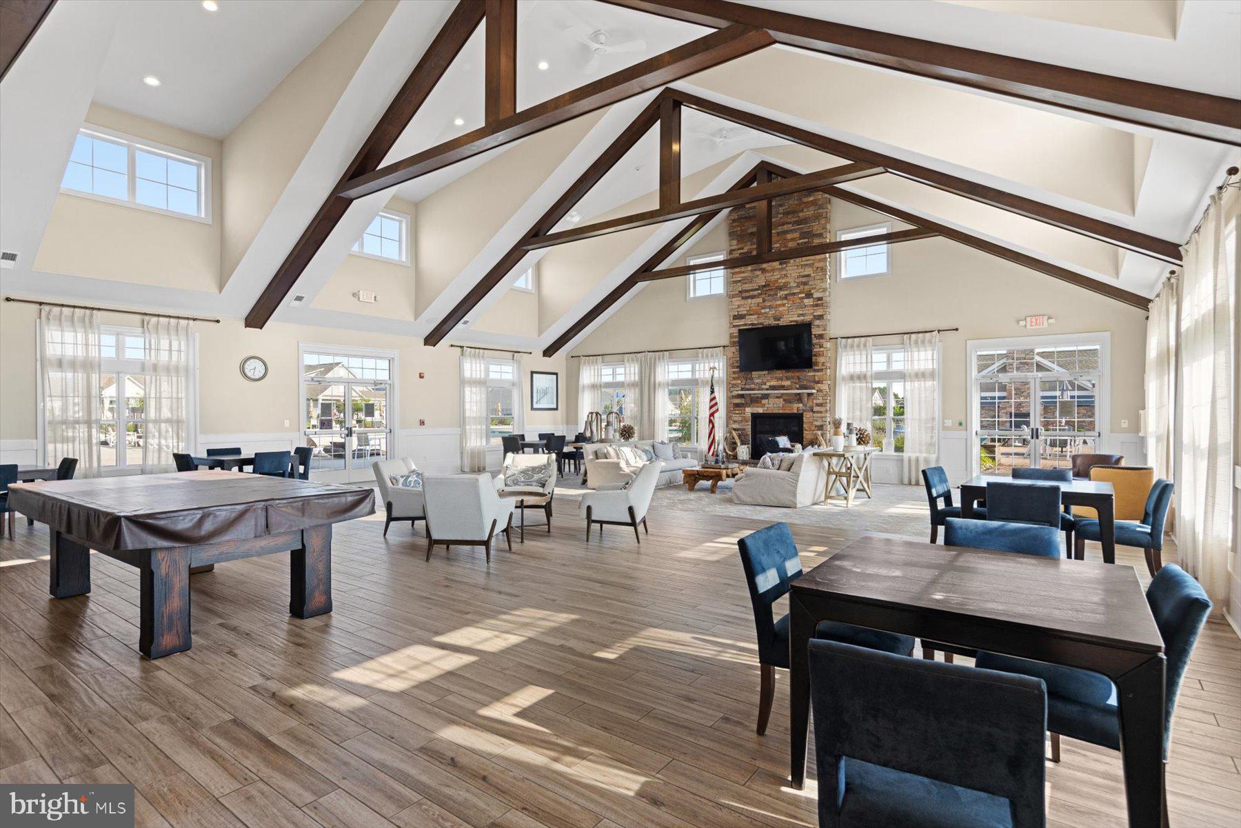 PELICAN POINT - Residential