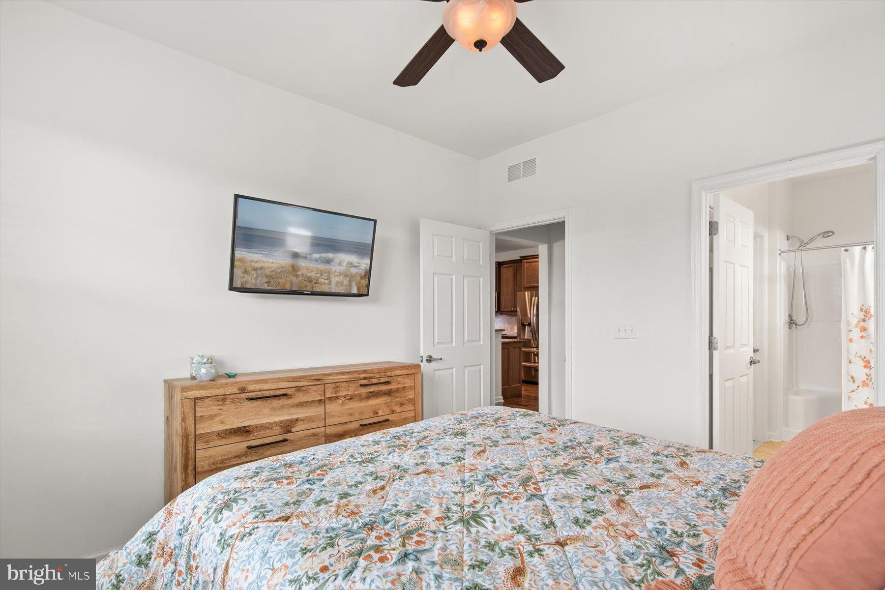PELICAN POINT - Residential