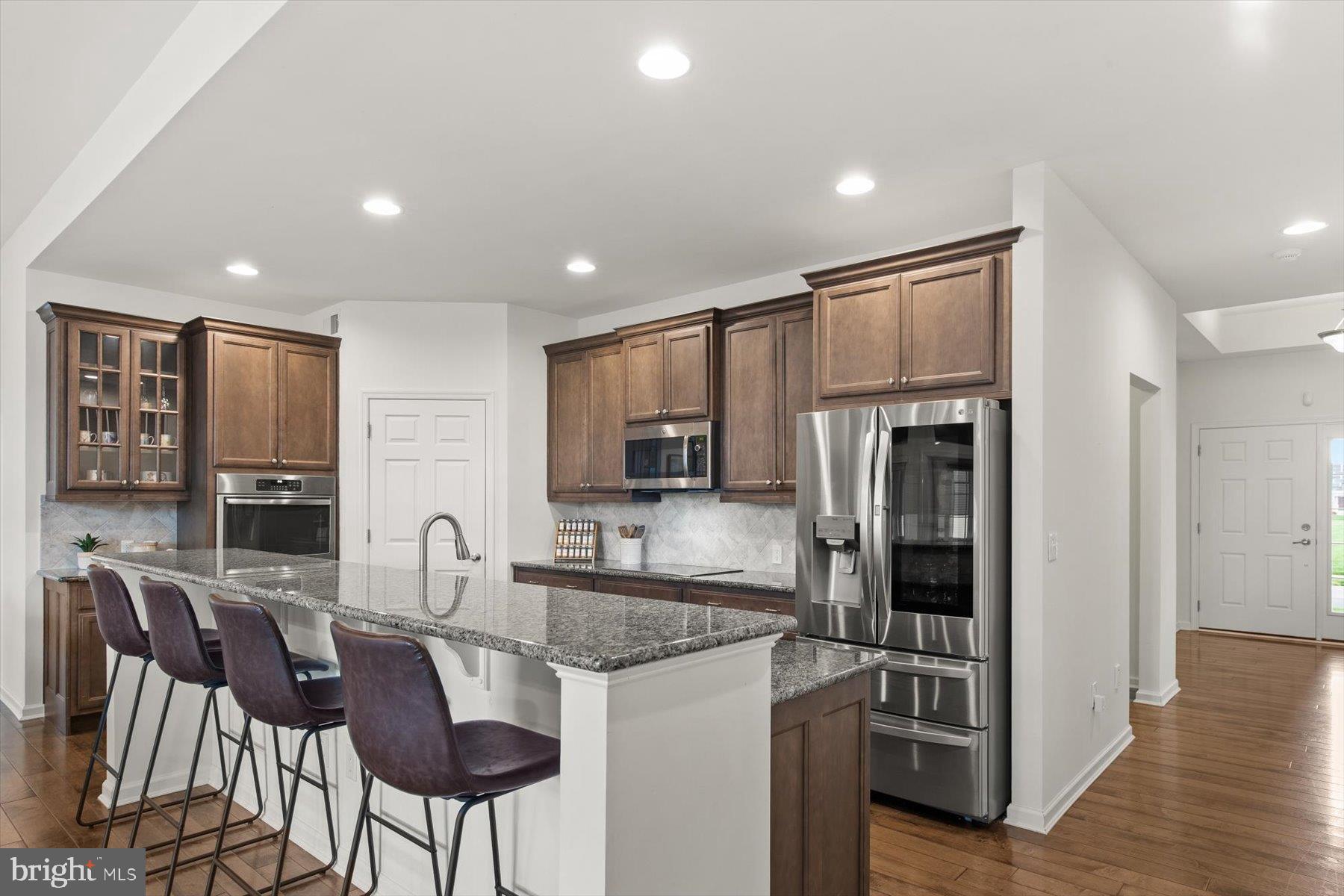 PELICAN POINT - Residential