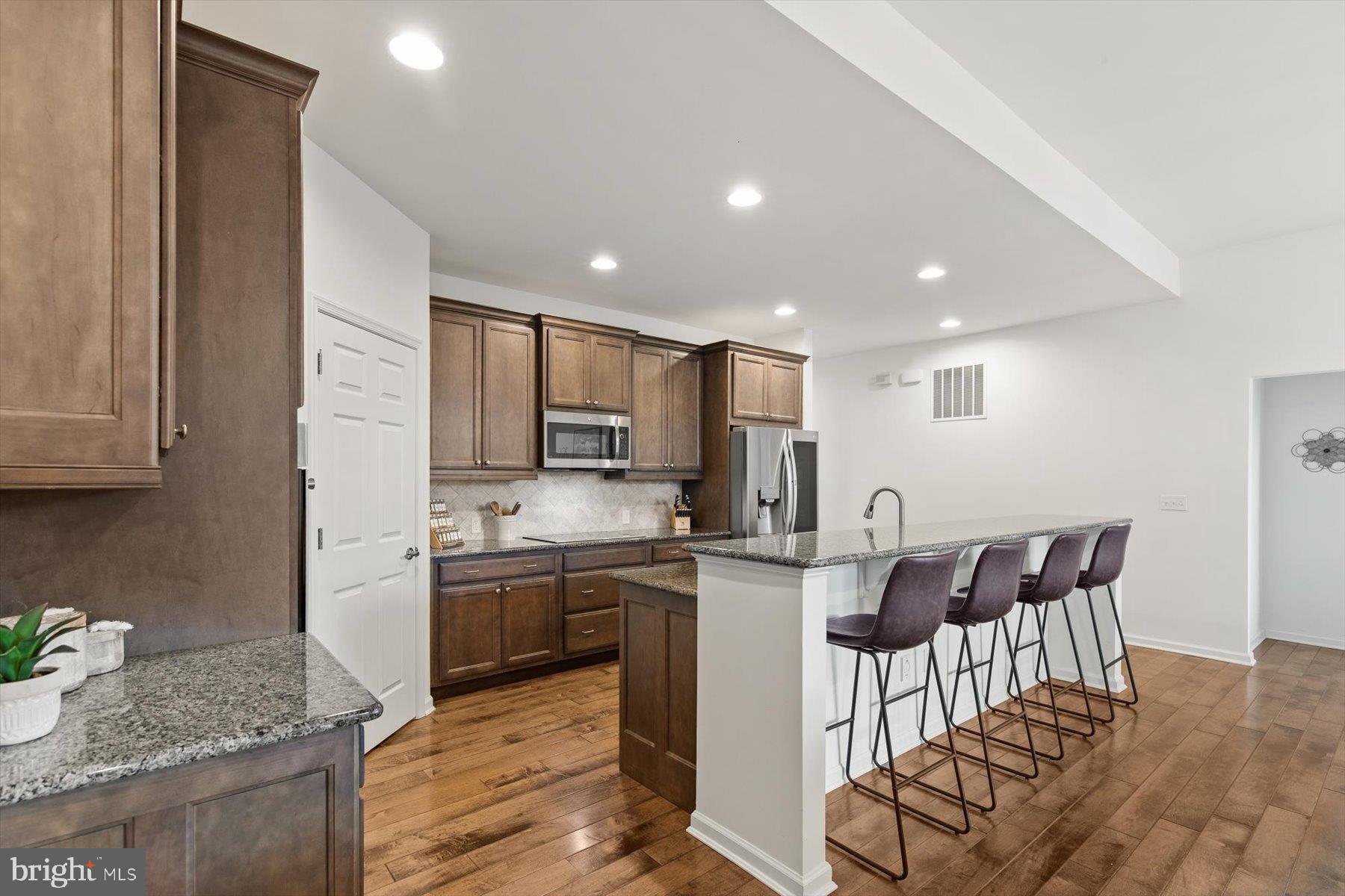 PELICAN POINT - Residential