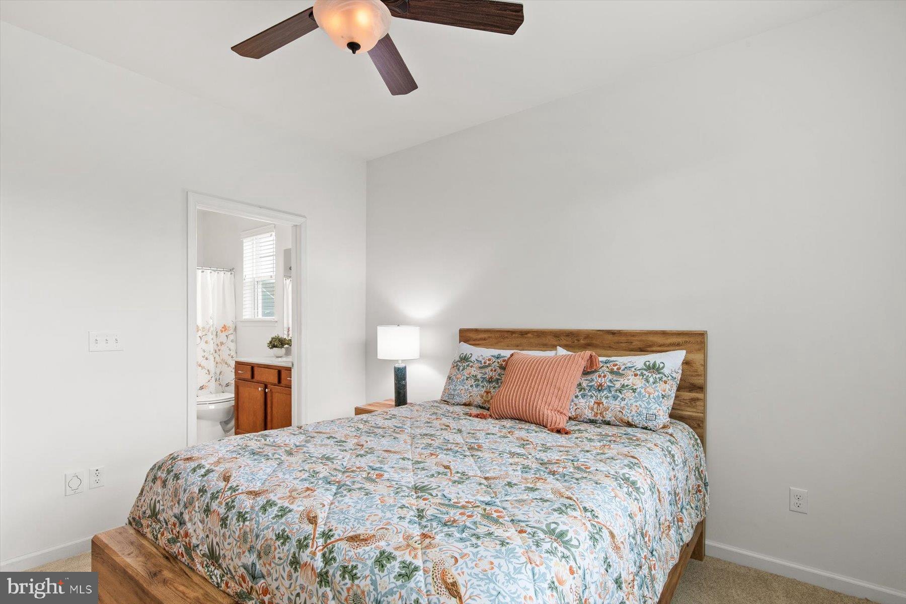 PELICAN POINT - Residential
