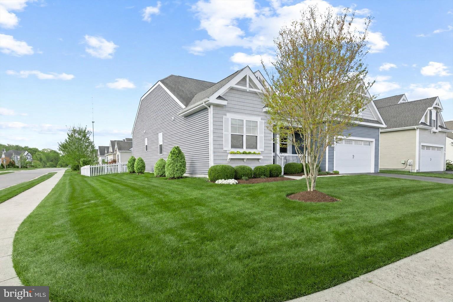 PELICAN POINT - Residential