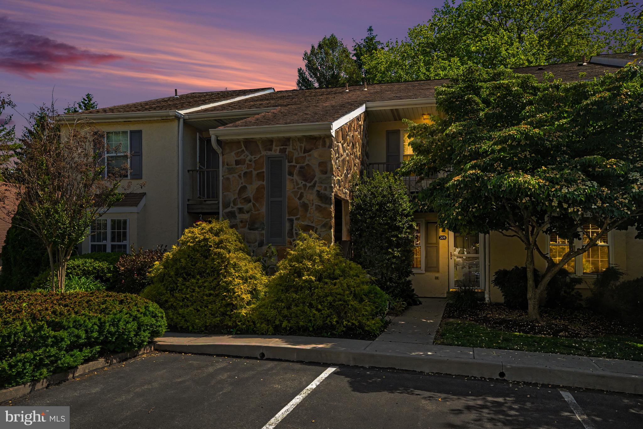 VALLEY STREAM - Residential
