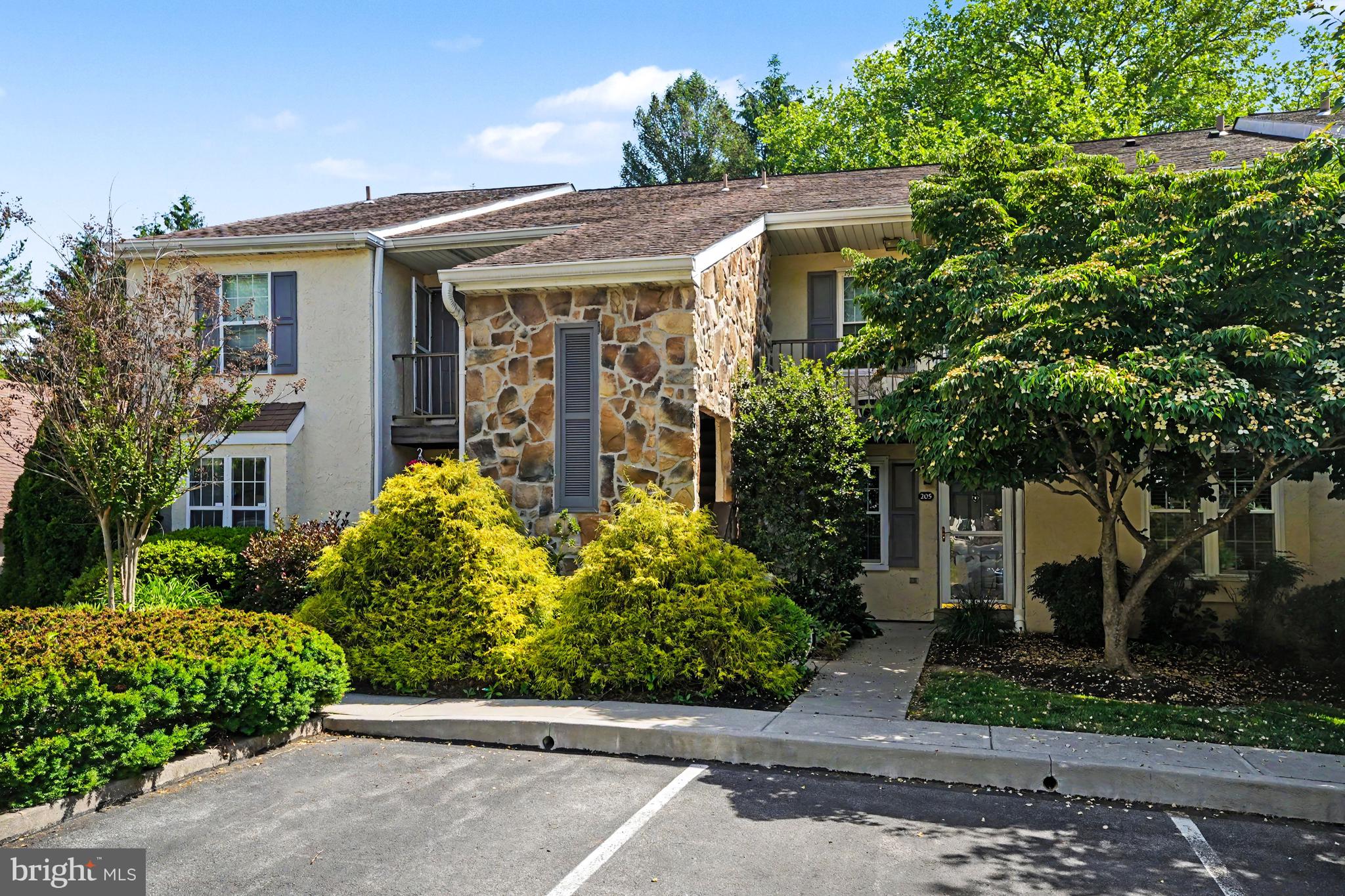VALLEY STREAM - Residential