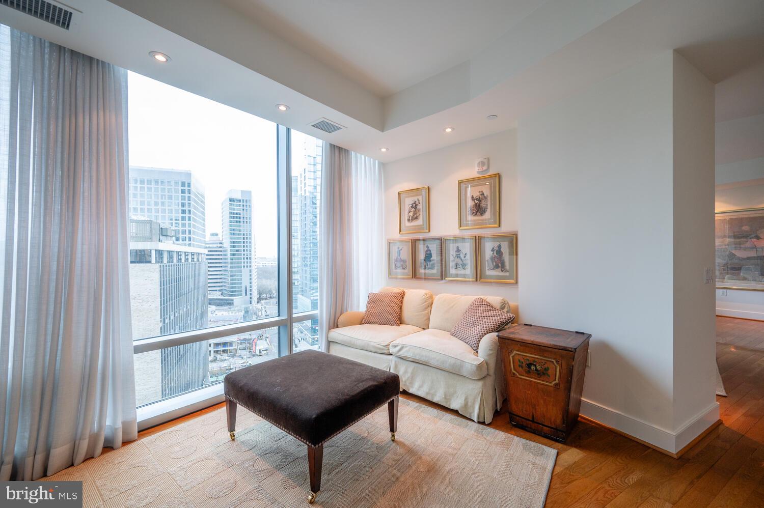 ROSSLYN - Residential