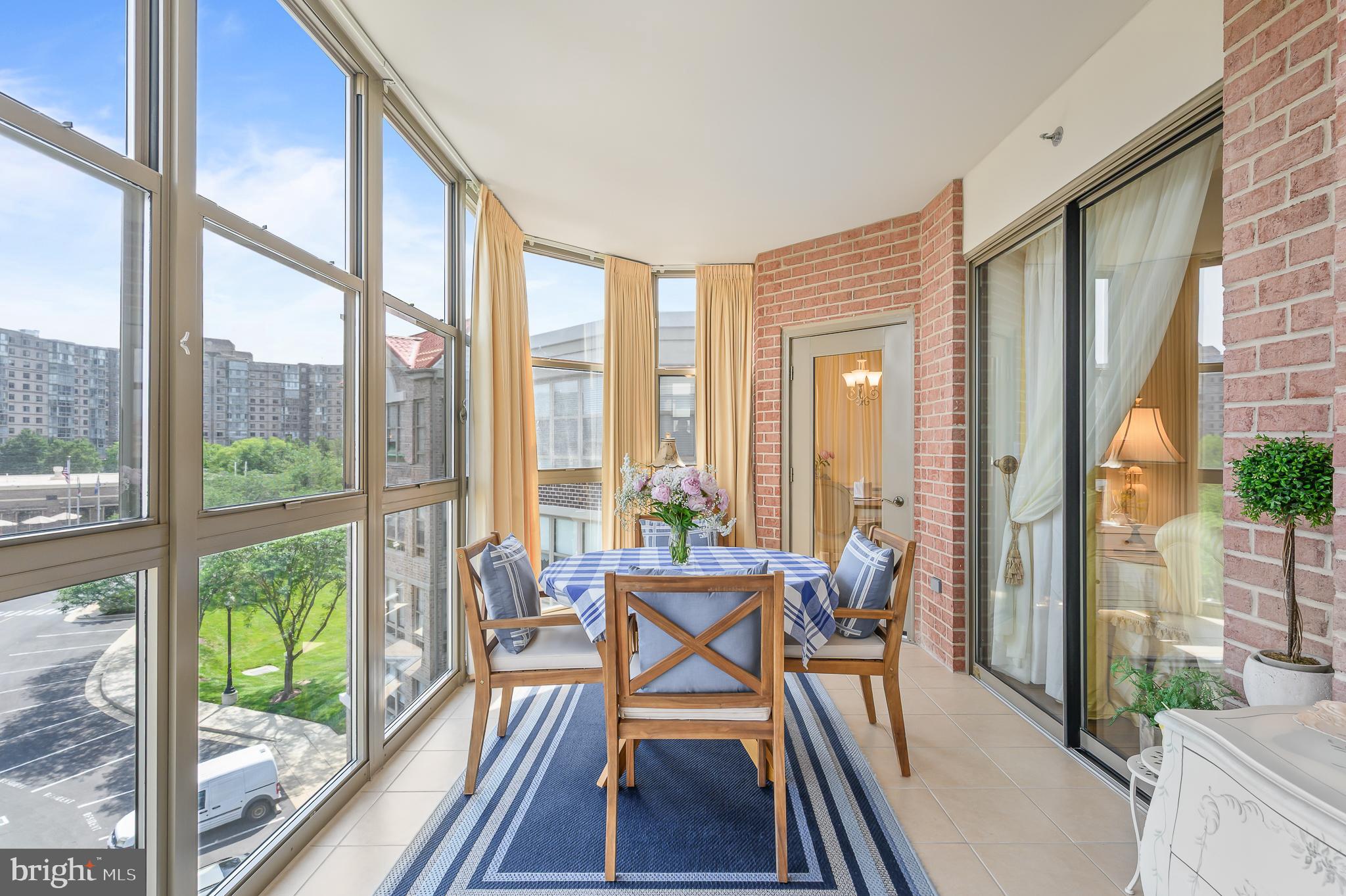LANSDOWNE WOODS - Residential