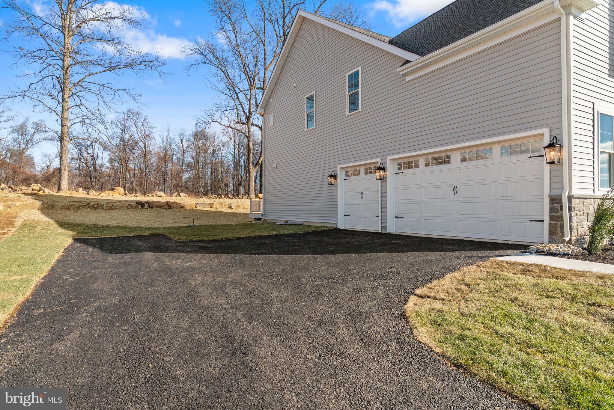 ESTATES AT STONECLIFF - Residential