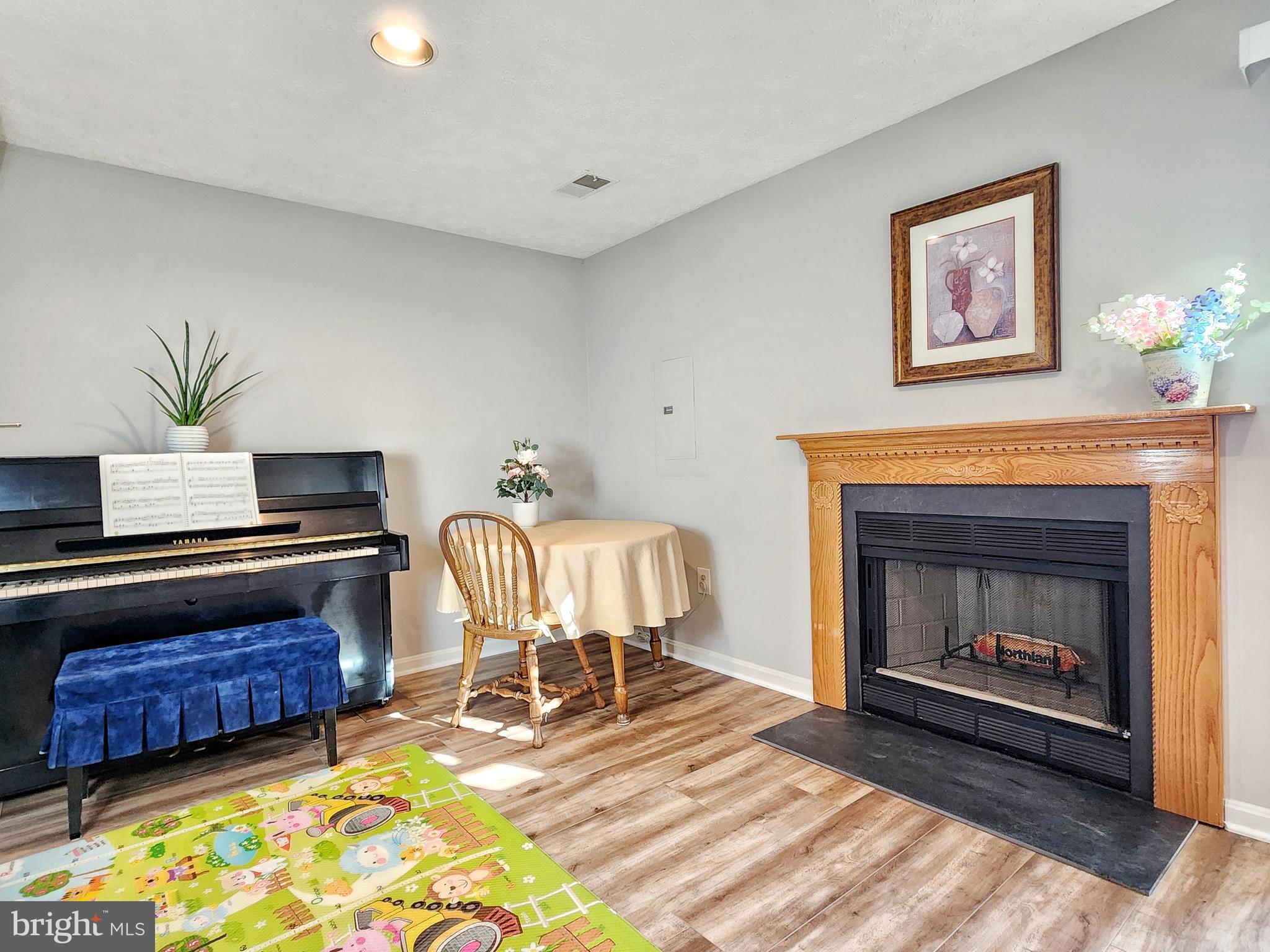 PARADISE - Residential Lease